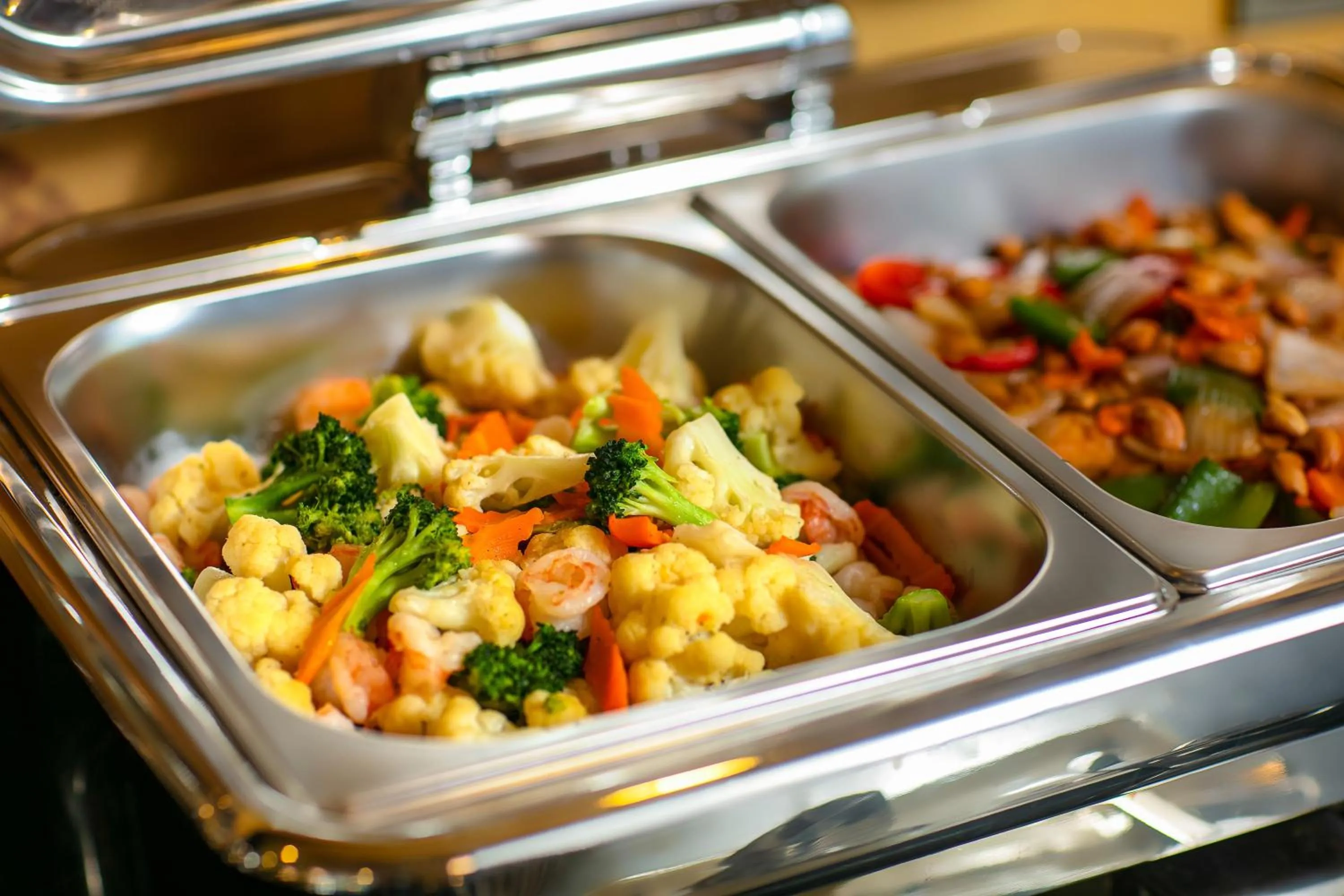 Food and drinks in Nostalgia Halong Cruise