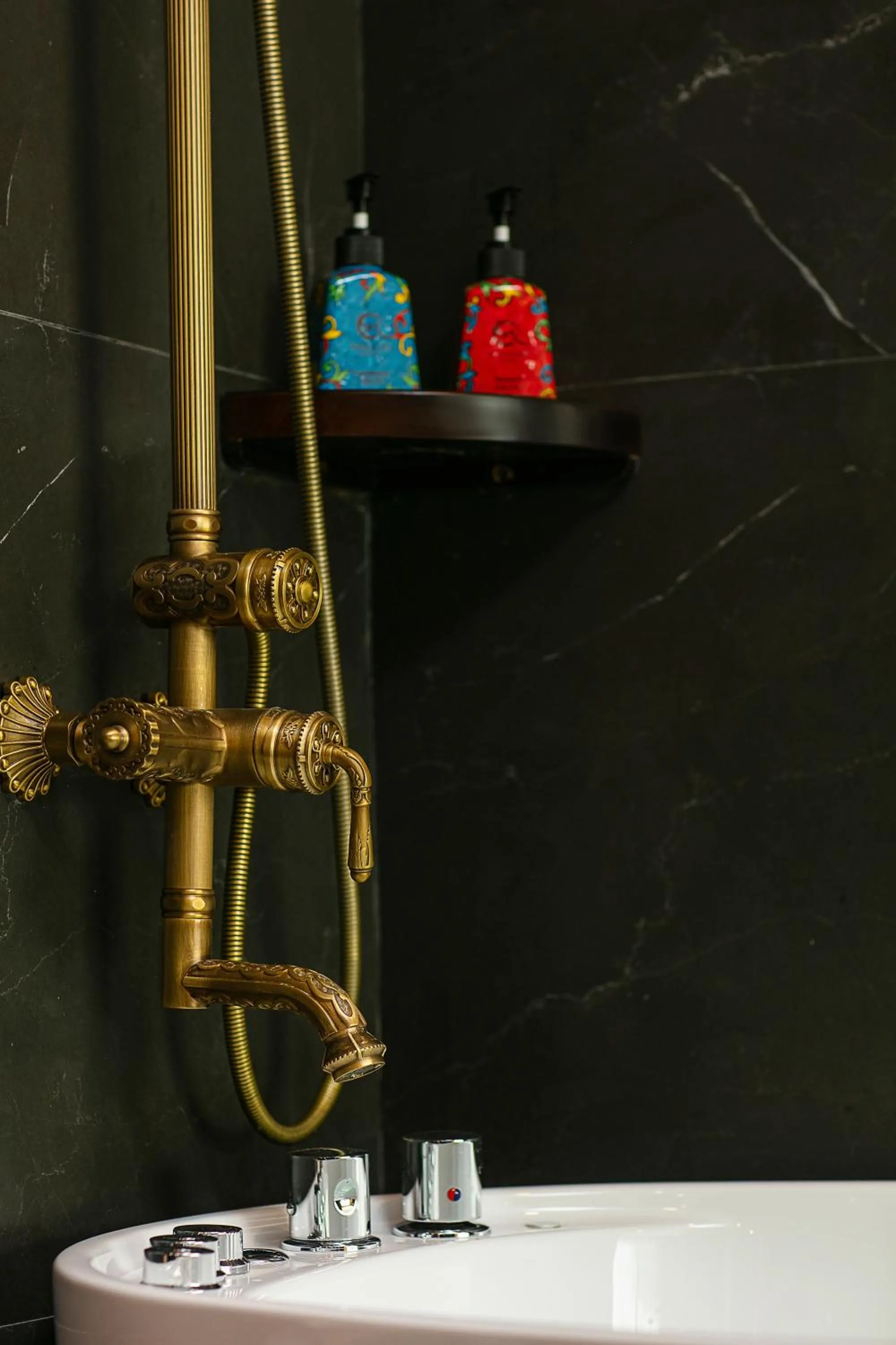 Bathroom in Nostalgia Halong Cruise