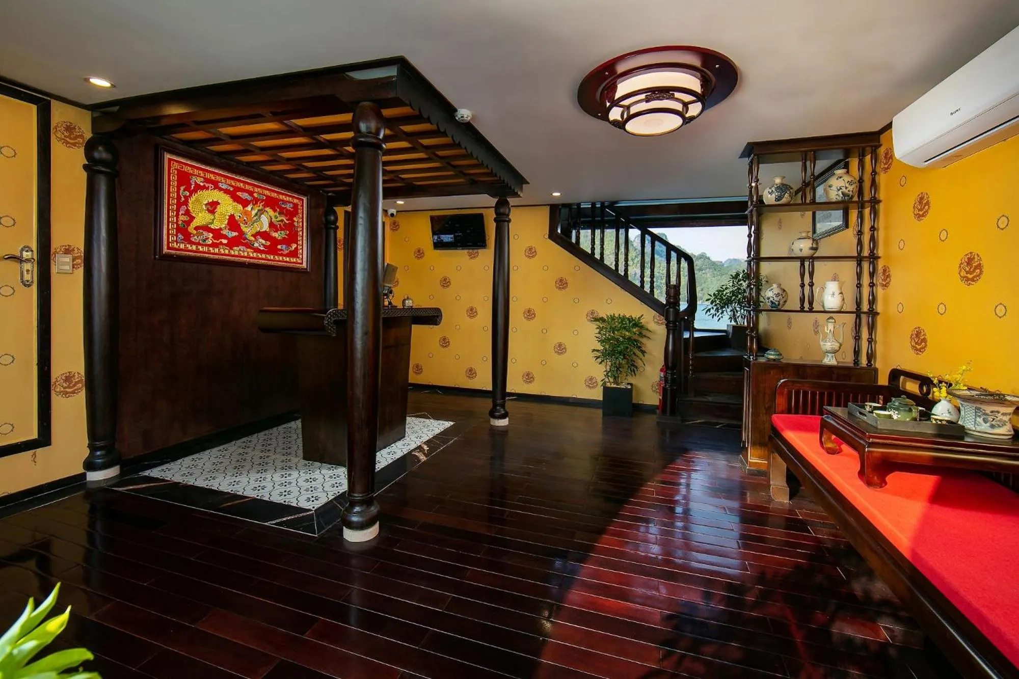 Lobby or reception, Bed in Nostalgia Halong Cruise