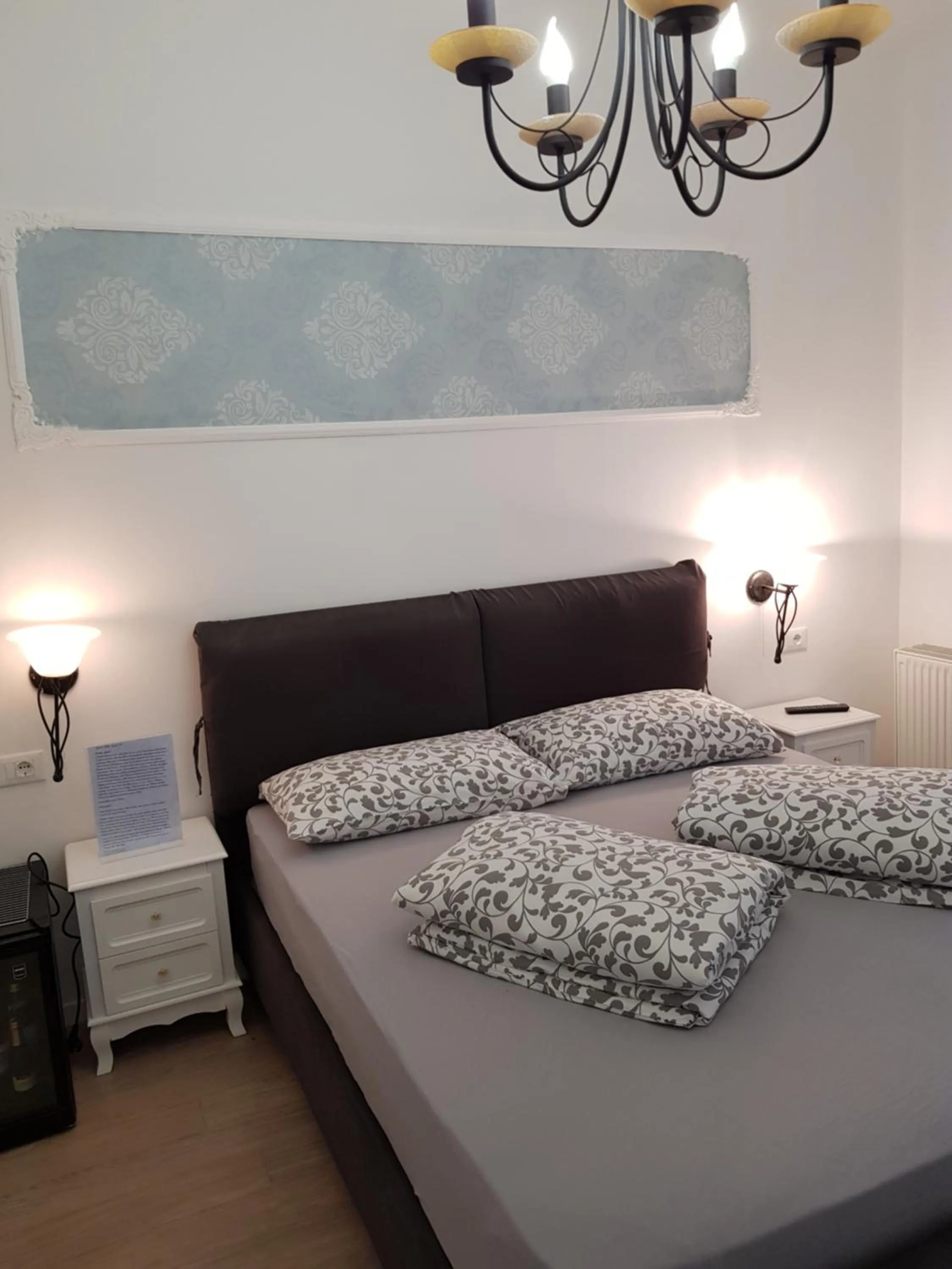 Bed in Garni Villa Tyrol - Adults Only