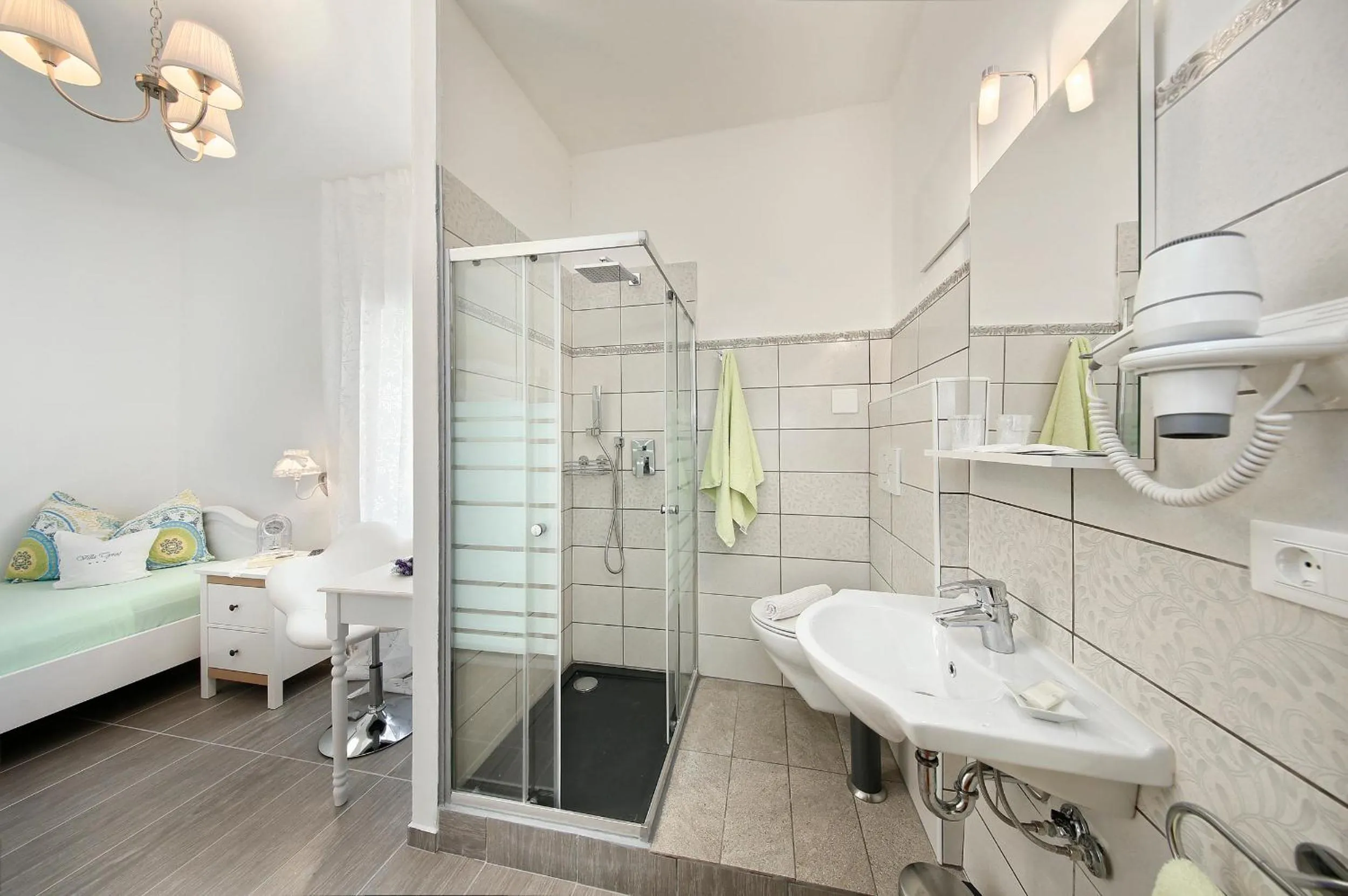 Photo of the whole room in Garni Villa Tyrol - Adults Only