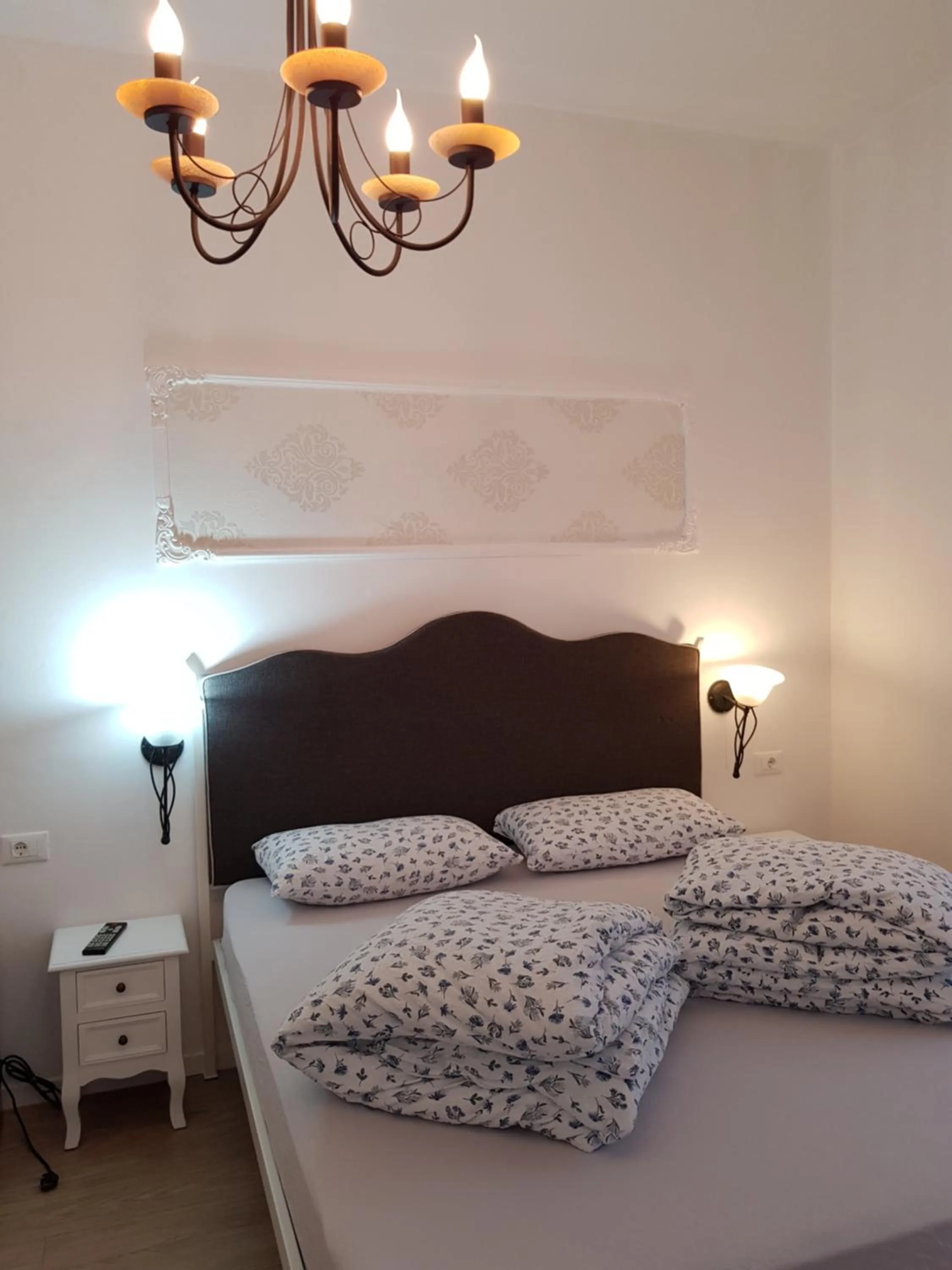 Bed in Garni Villa Tyrol - Adults Only