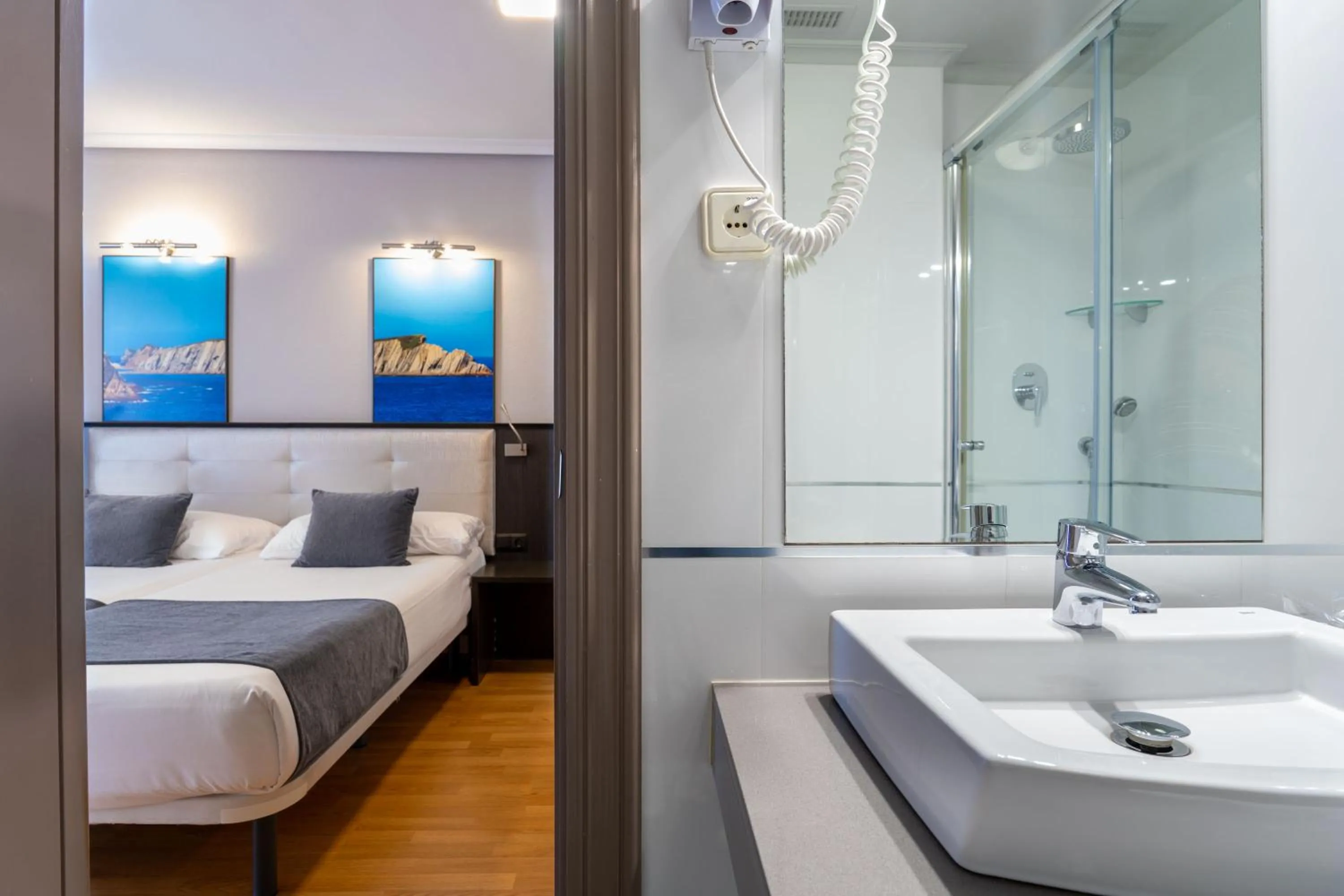 Bathroom in Chateau La Roca