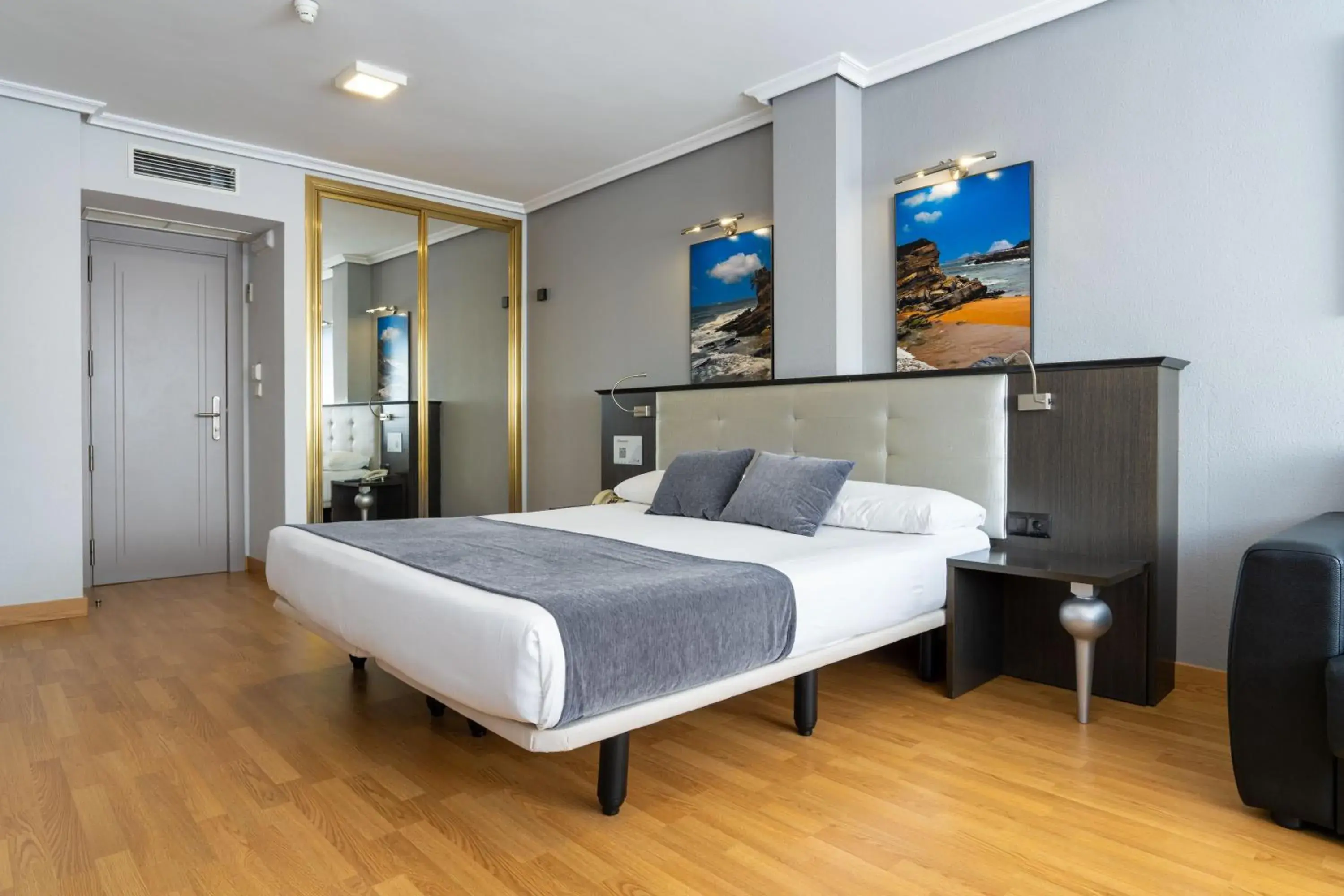 Standard Twin Room in Chateau La Roca Standard Twin Room in Chateau La Roca