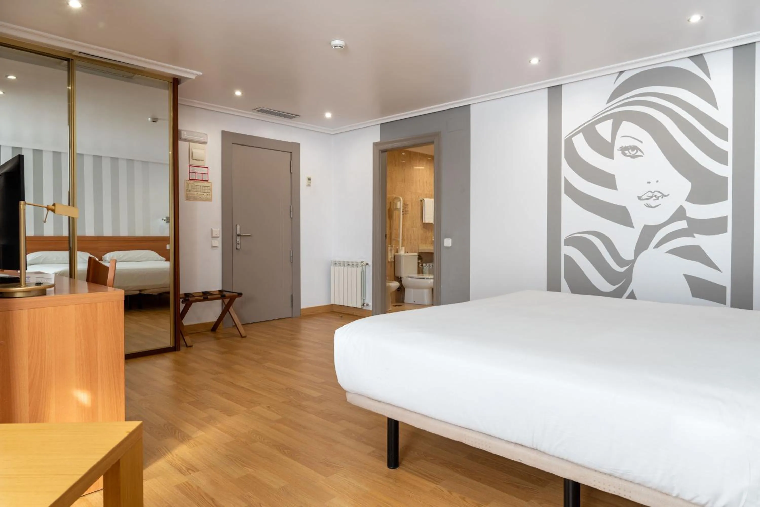 Bedroom, Bed in Chateau La Roca