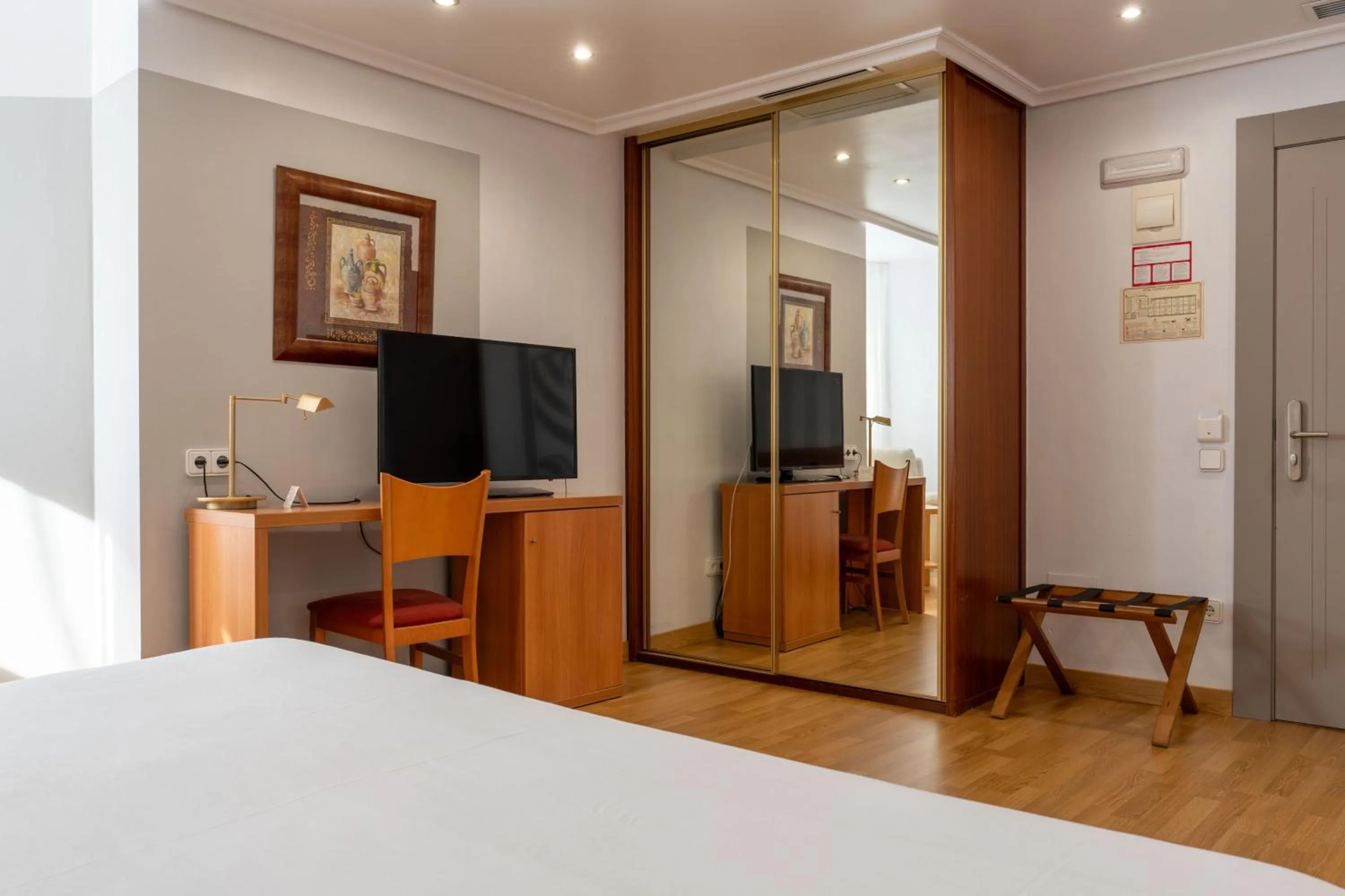 Bedroom, Bed in Chateau La Roca