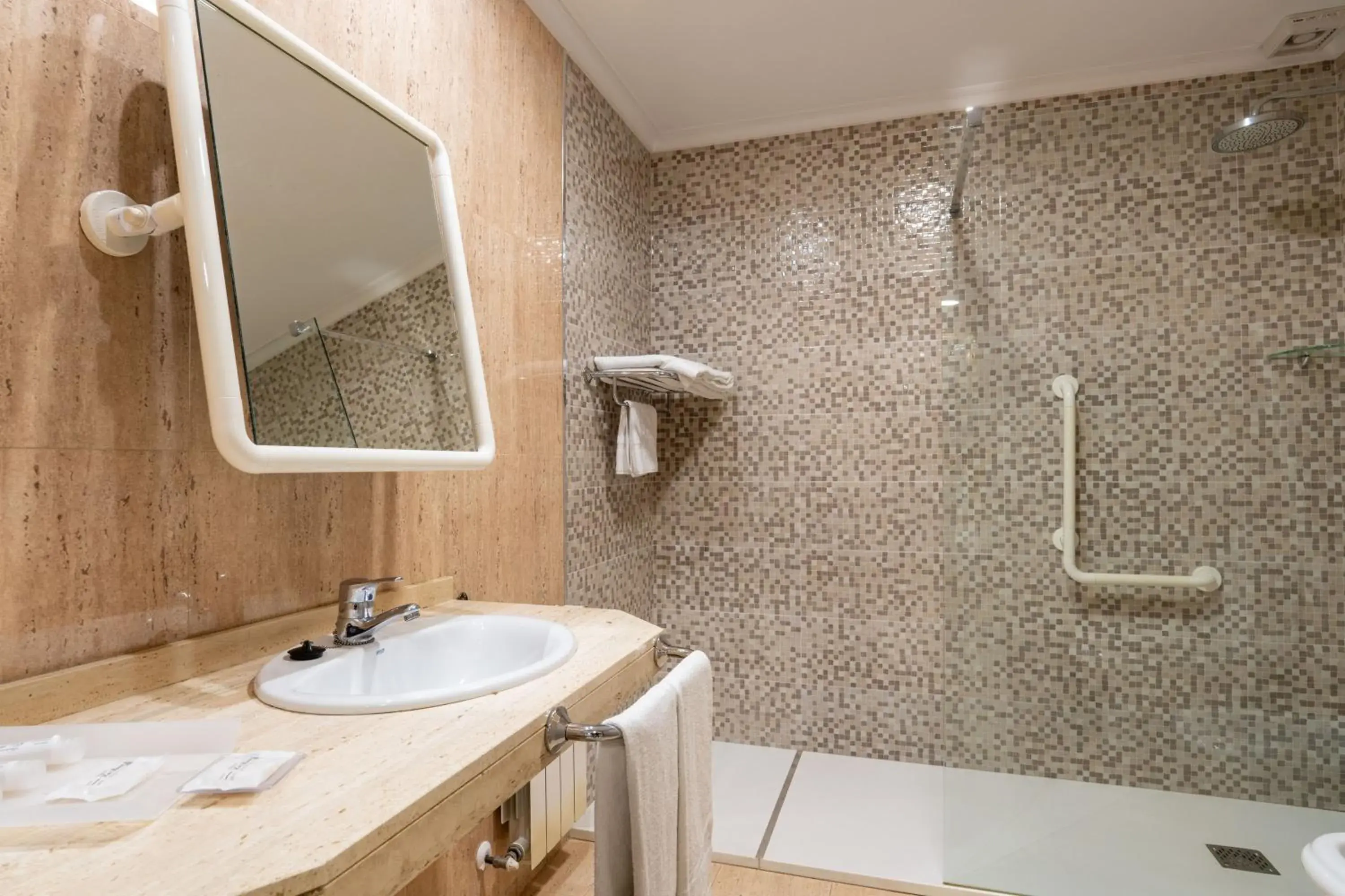 Single Room in Chateau La Roca Single Room in Chateau La Roca