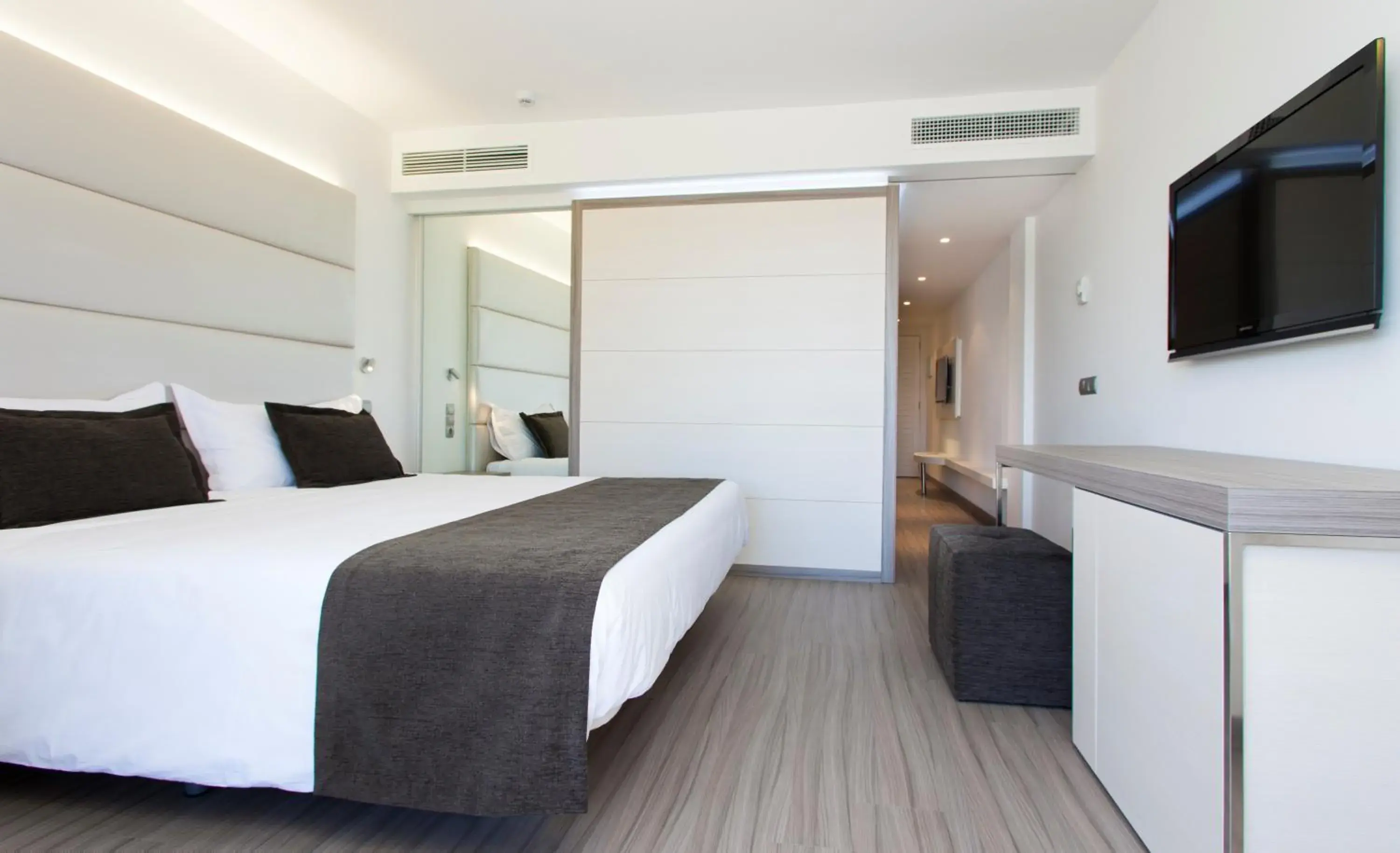 Bedroom, Bed in Insotel Cala Mandia Resort Bedroom, Bed in Insotel Cala Mandia Resort