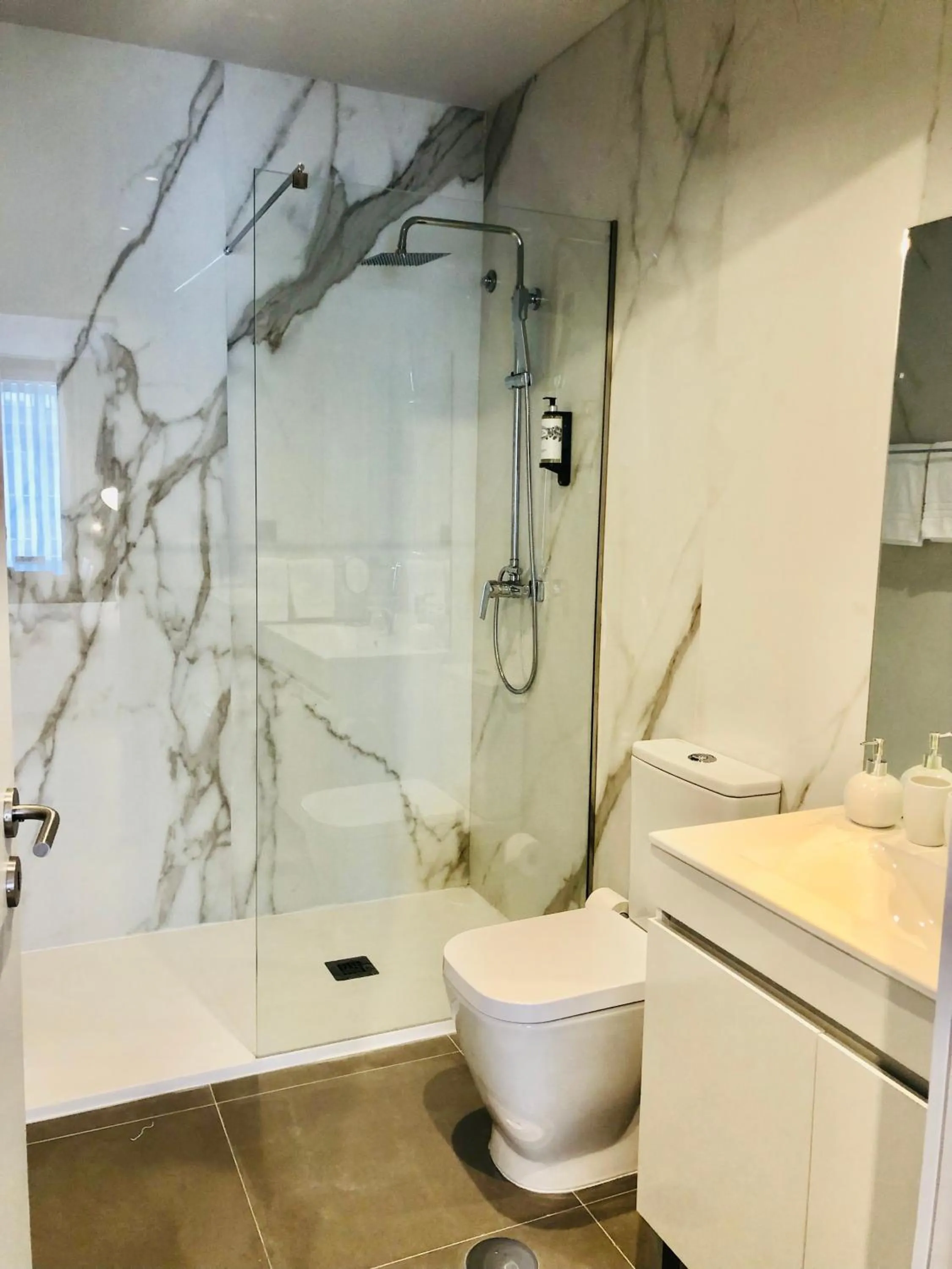 Shower in YOUROPO - Downtown