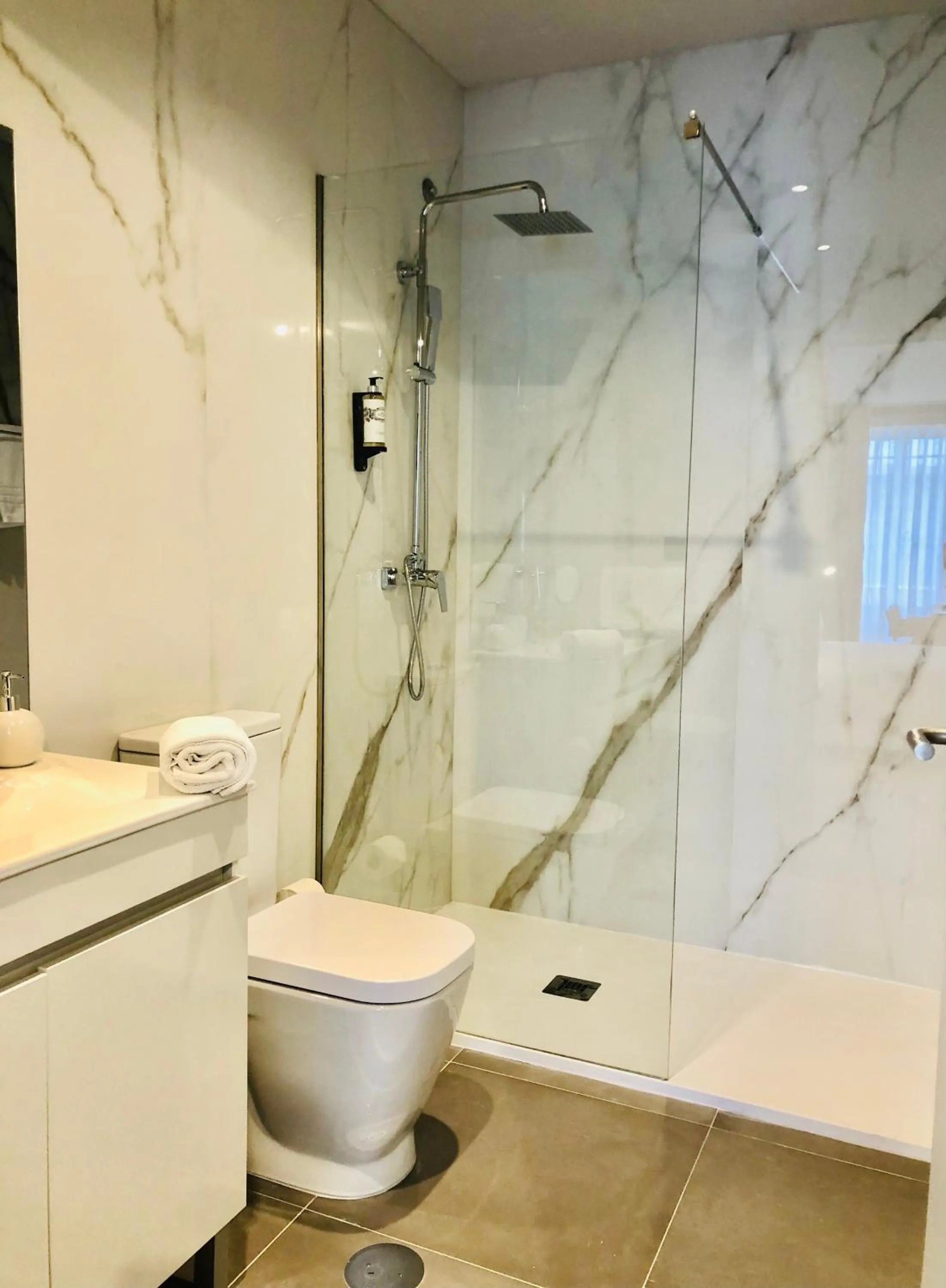 Shower in YOUROPO - Downtown