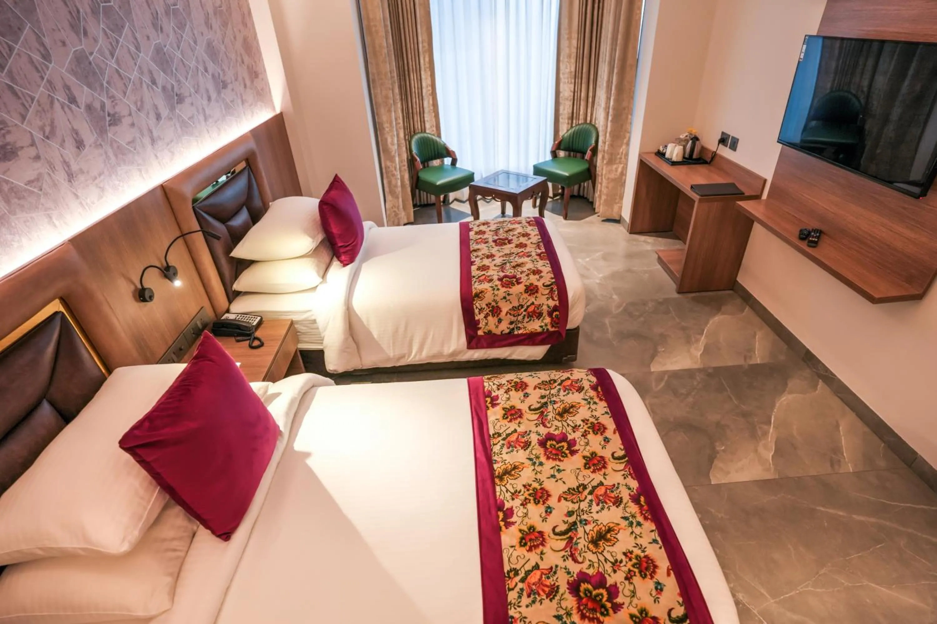 Bathroom, Bed in Hotel Rj