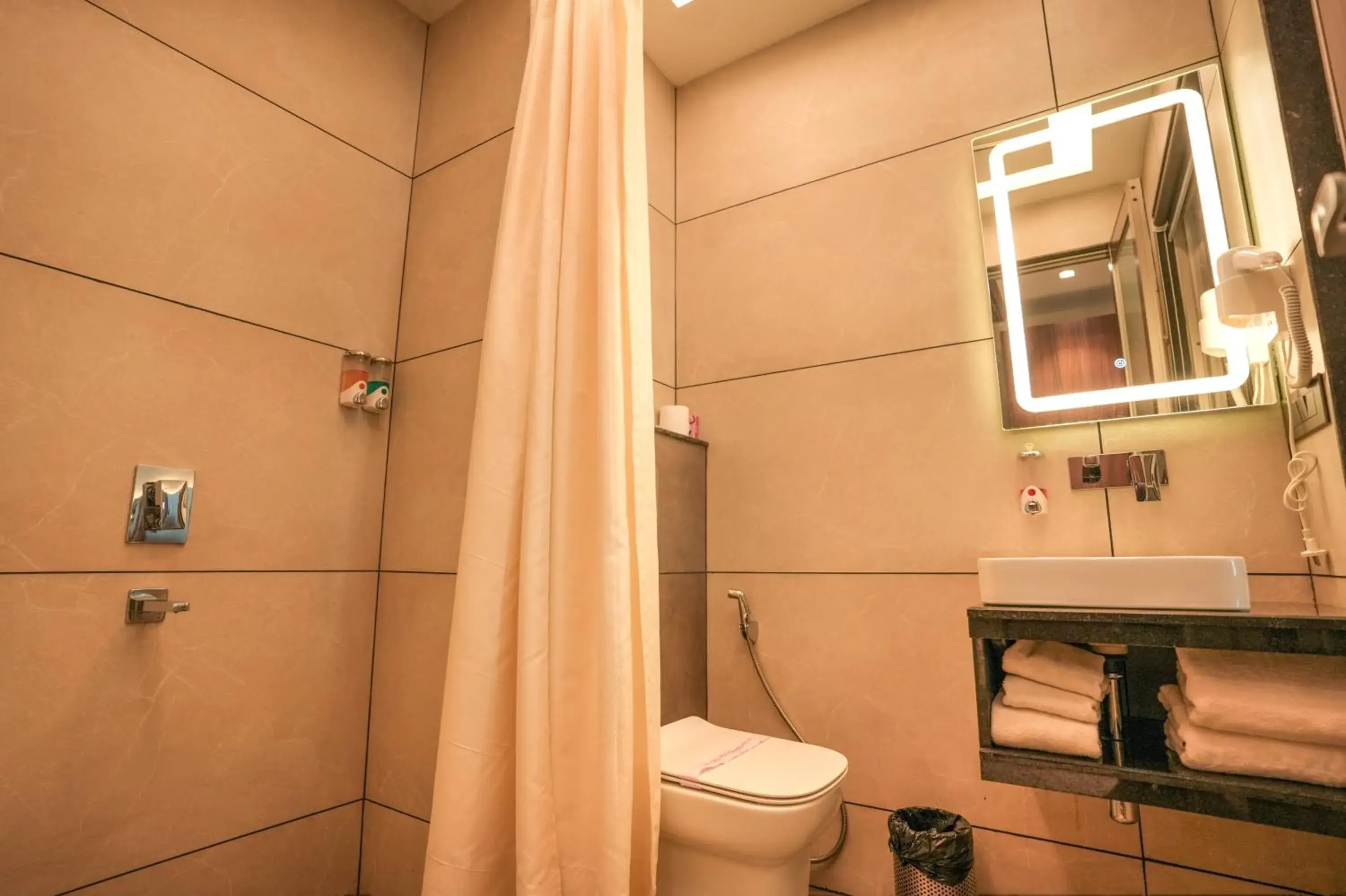 Standard Double or Twin Room - single occupancy in Hotel Rj Standard Double or Twin Room - single occupancy in Hotel Rj