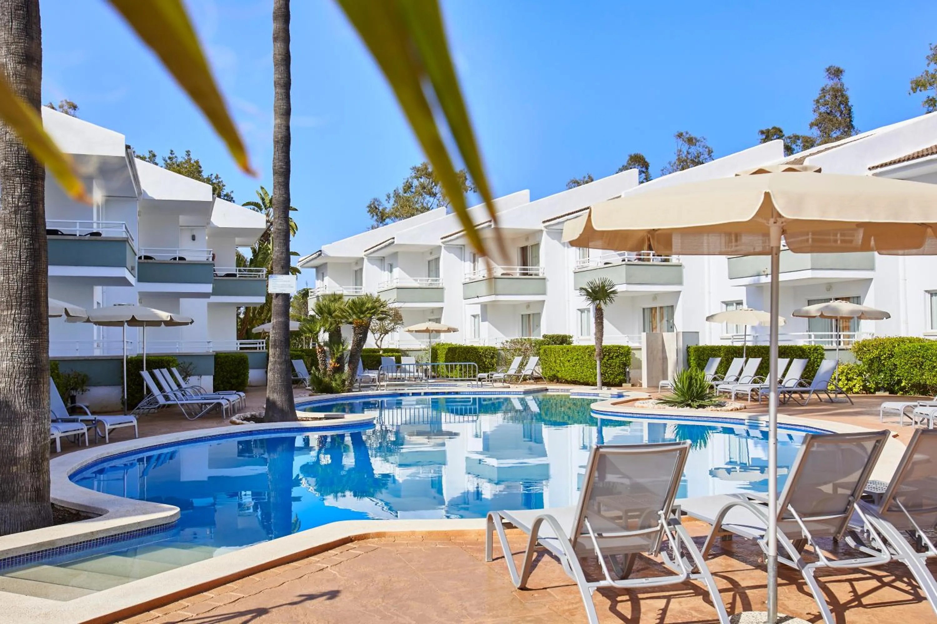 Swimming pool in Universal Aparthotel Elisa