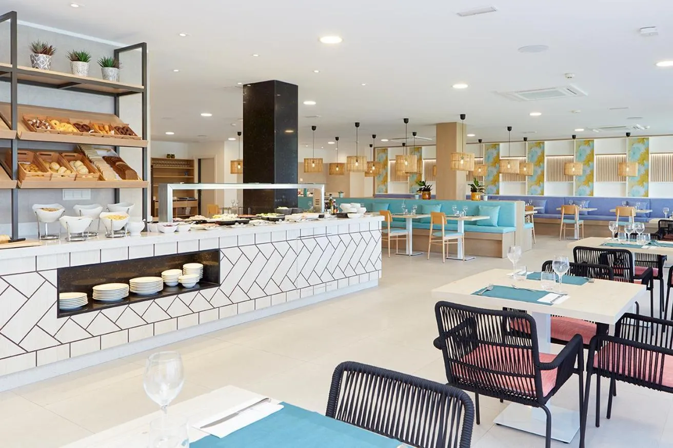 Restaurant/places to eat in Universal Aparthotel Elisa