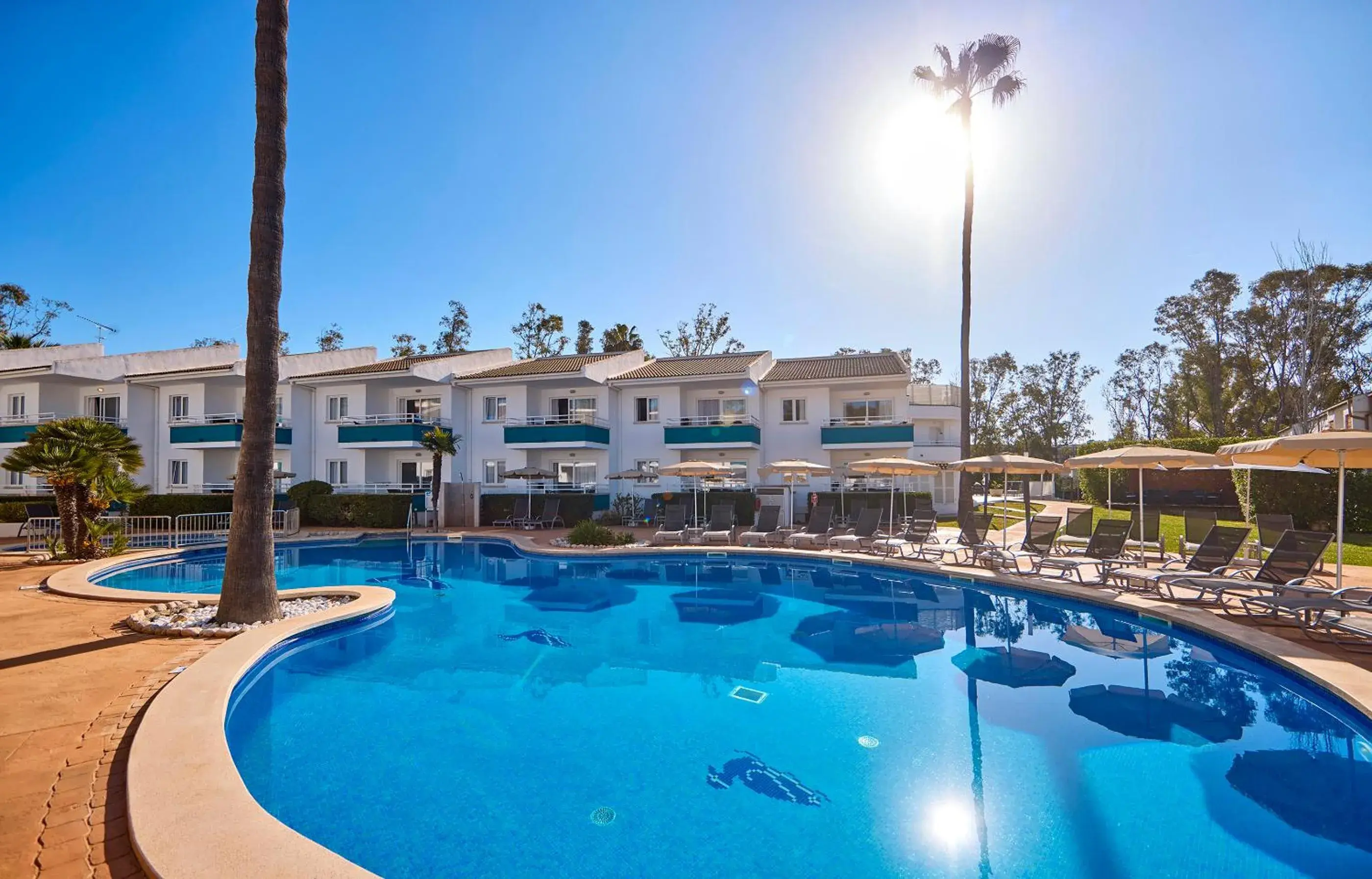 Swimming pool in Universal Aparthotel Elisa Swimming pool in Universal Aparthotel Elisa