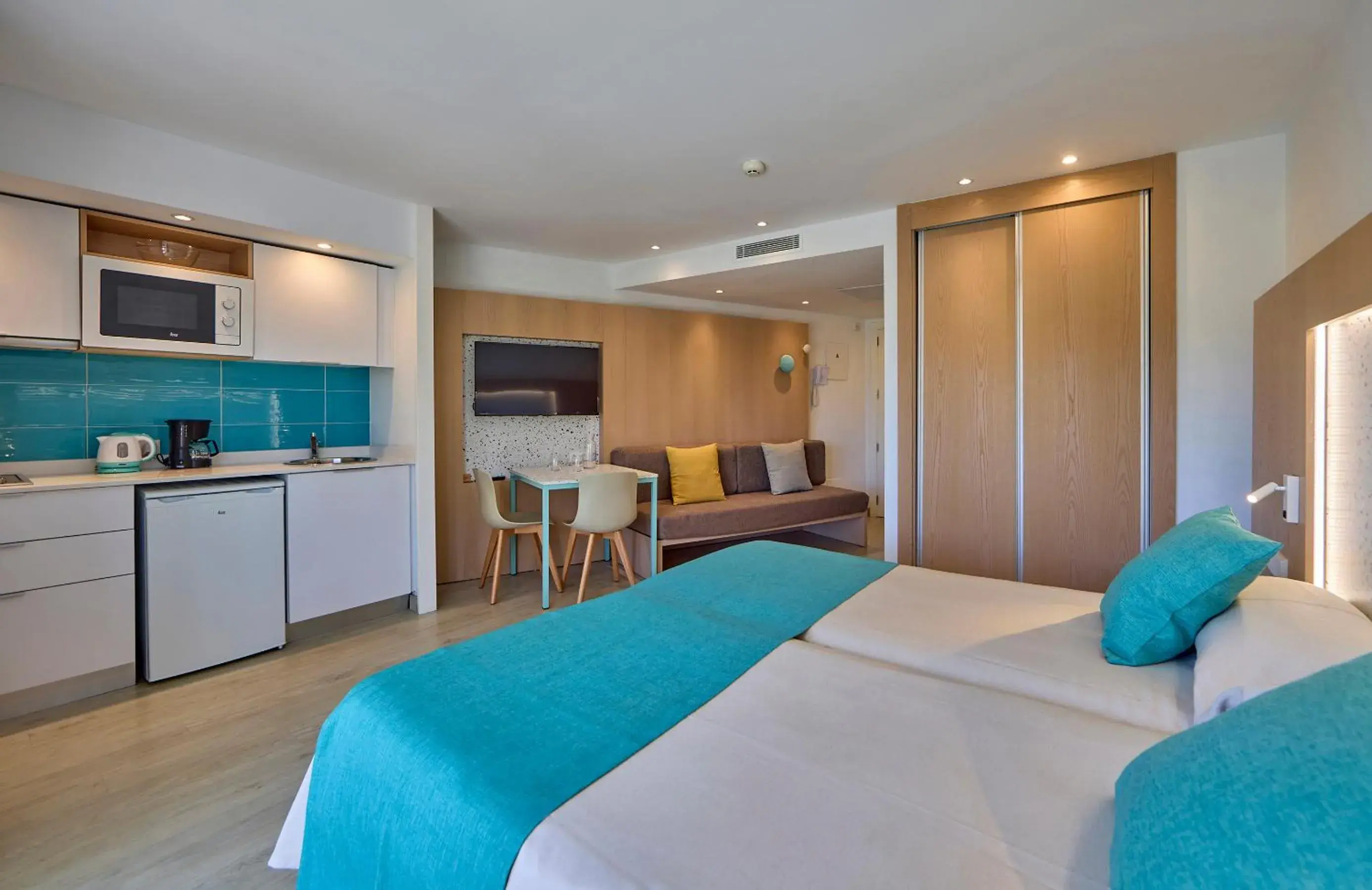 Bed in Universal Aparthotel Elisa Bed in Universal Aparthotel Elisa