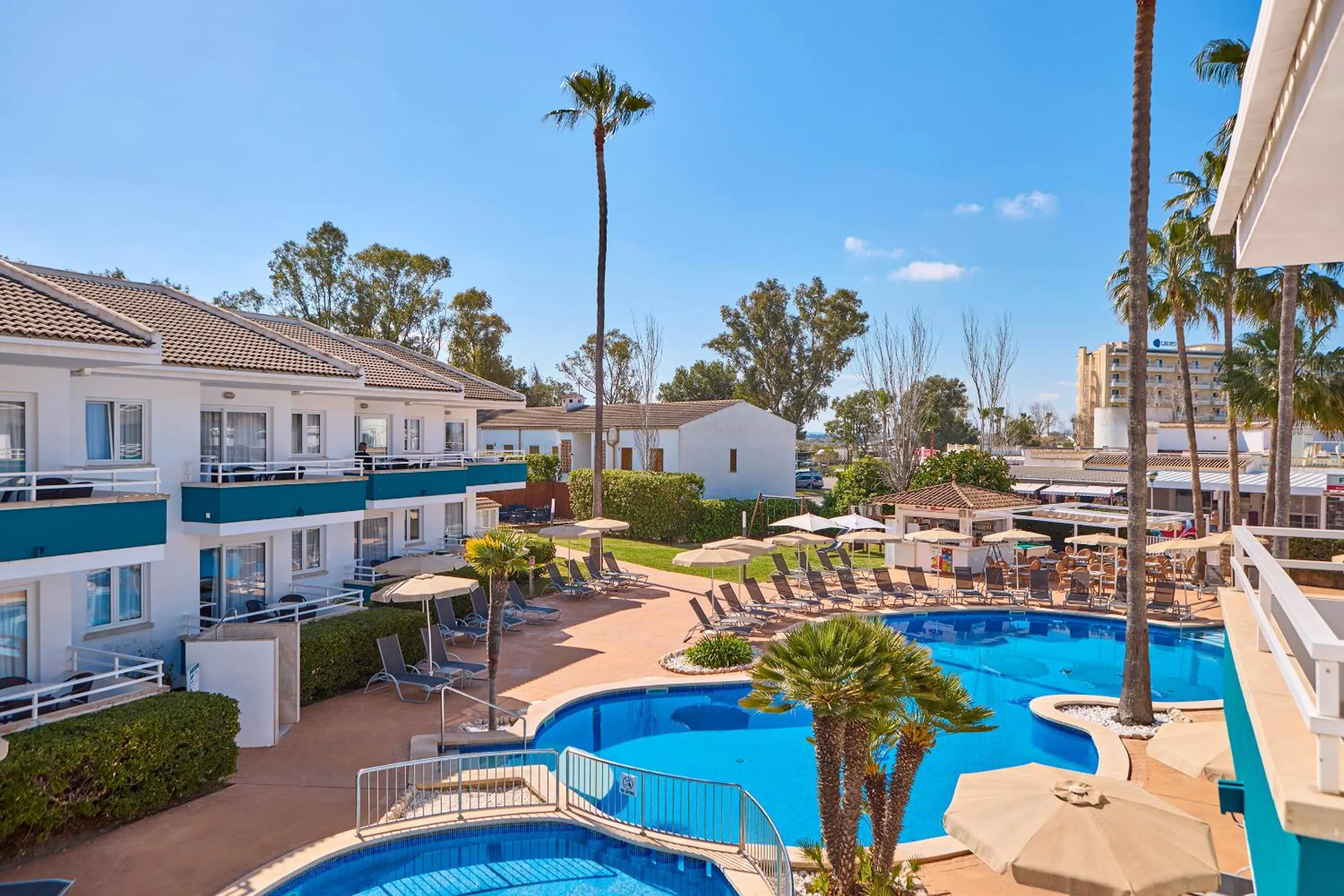 Swimming pool in Universal Aparthotel Elisa