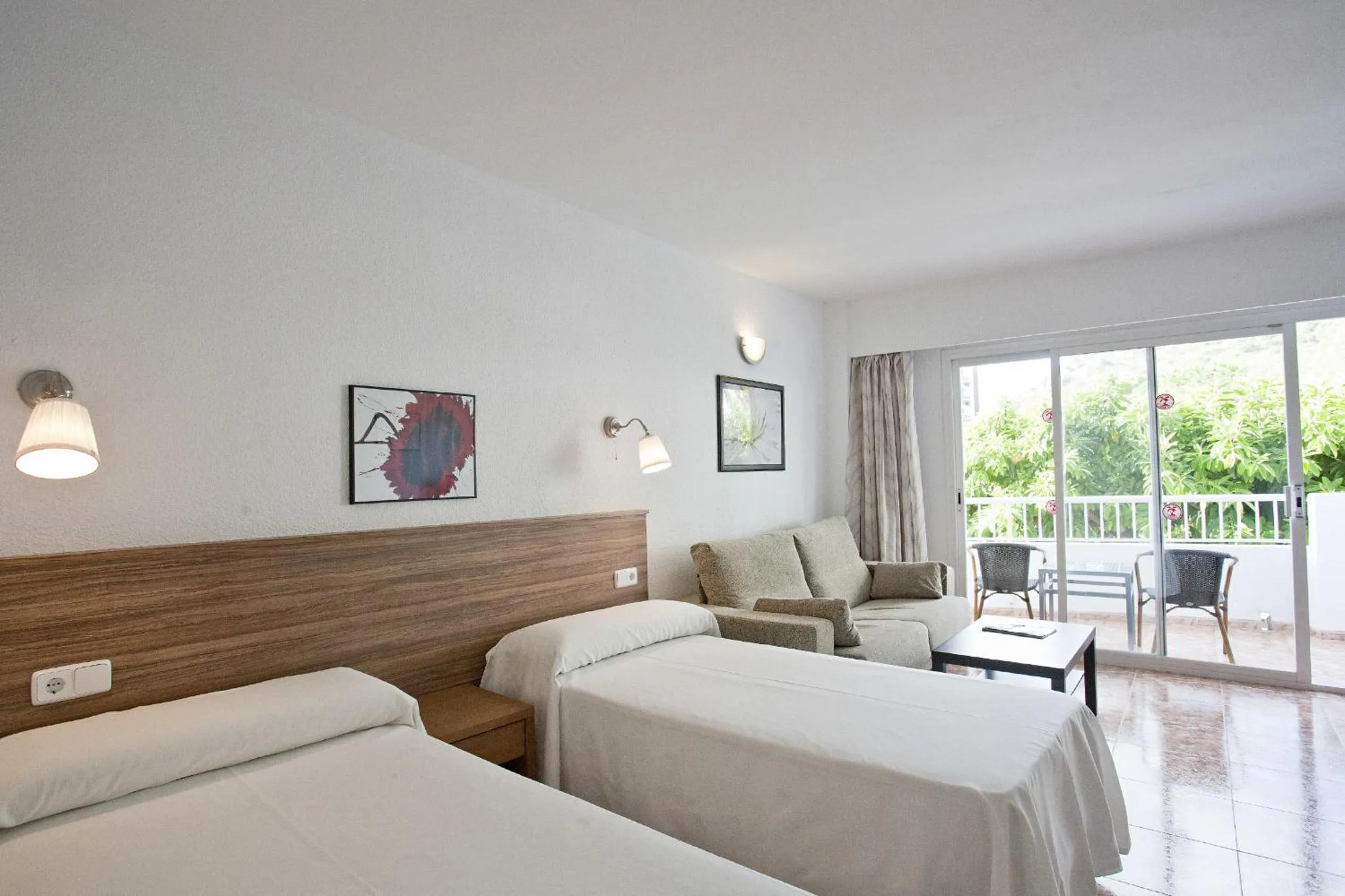 Photo of the whole room, Bed in Apartamentos Siesta I