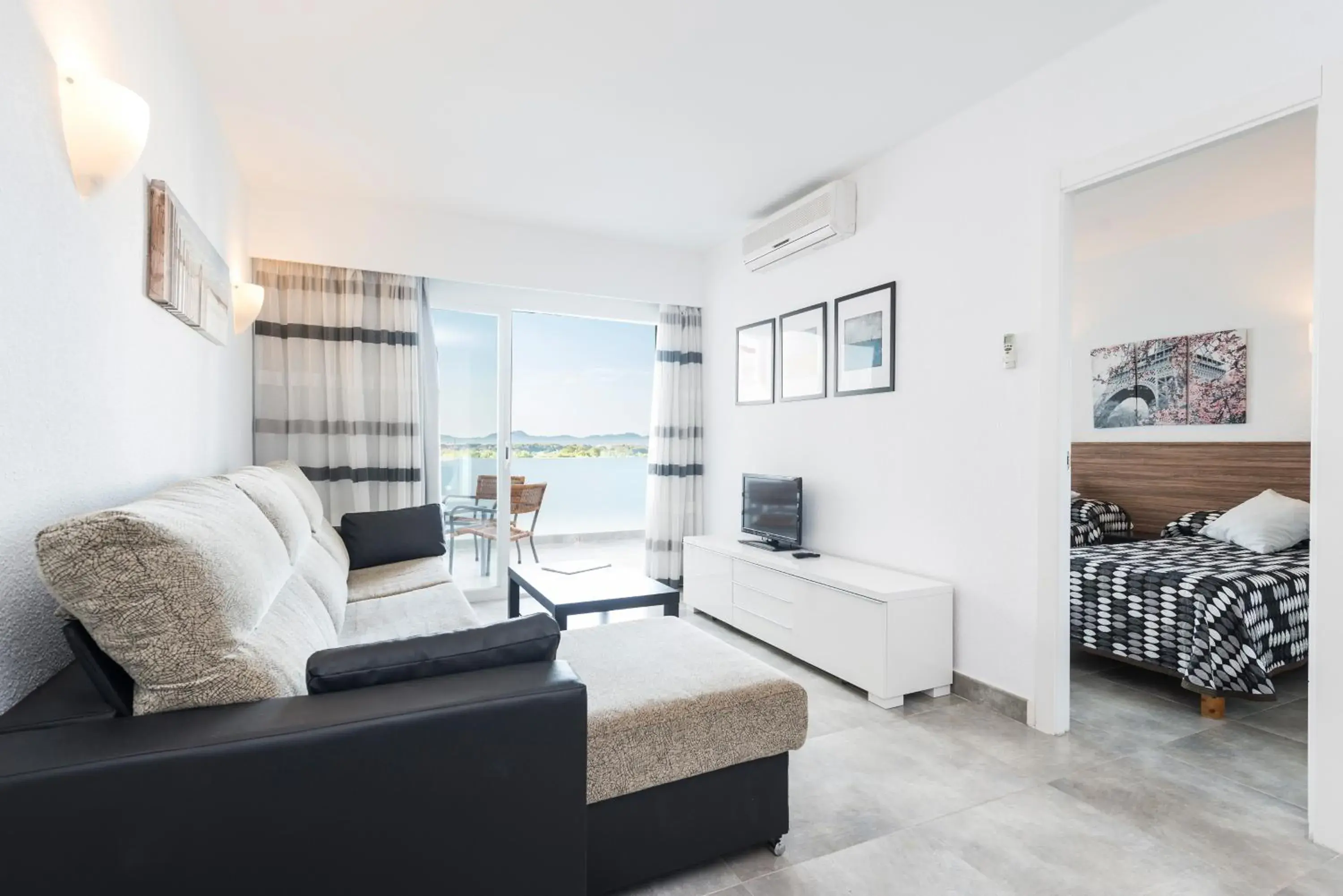 Living room, Bed in Apartamentos Siesta I Living room, Bed in Apartamentos Siesta I