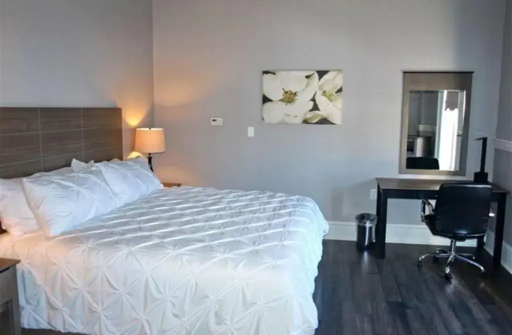 Bedroom in Cornerstone Inn Bedroom in Cornerstone Inn