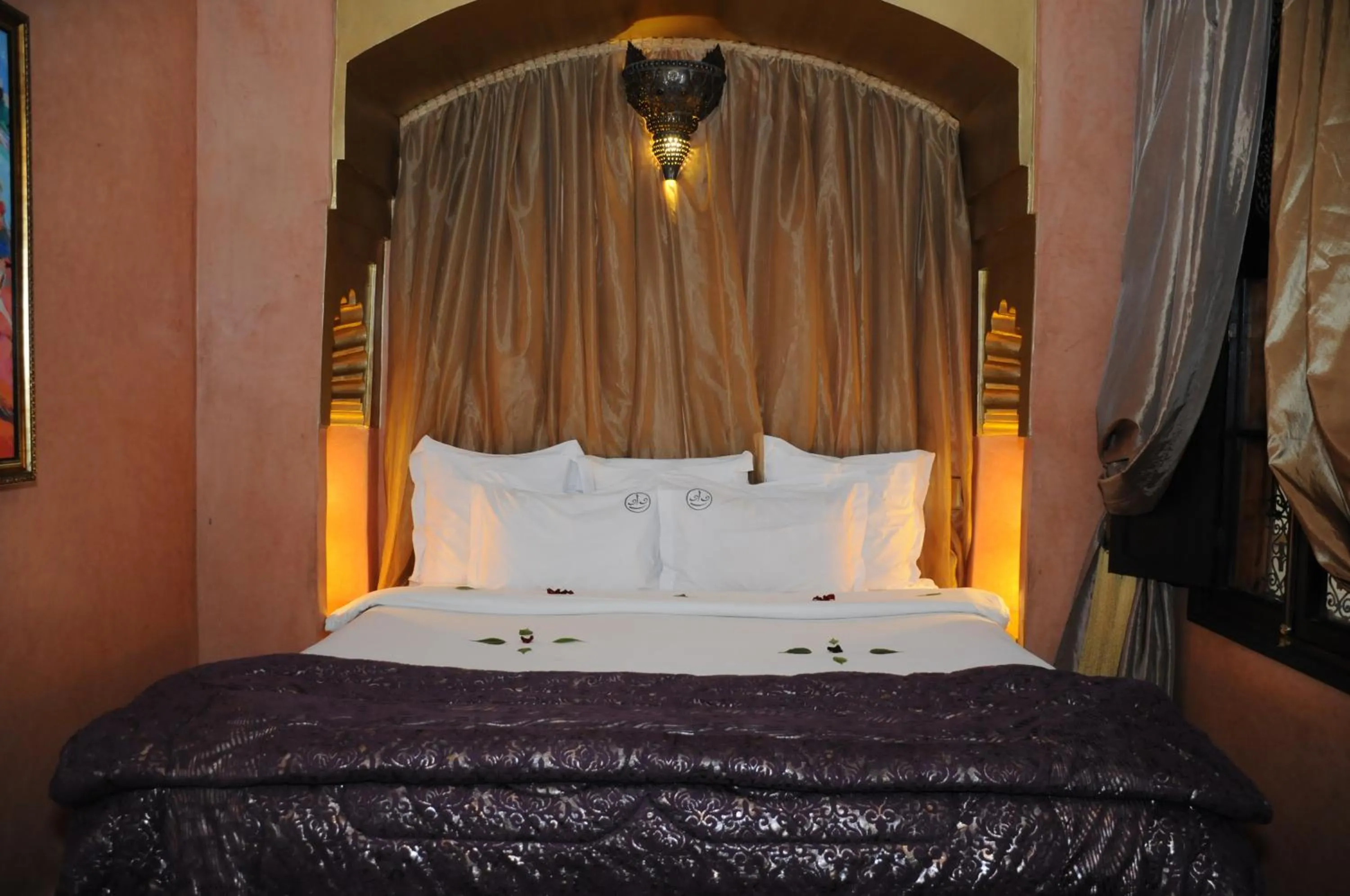 Photo of the whole room, Bed in Riad Wow