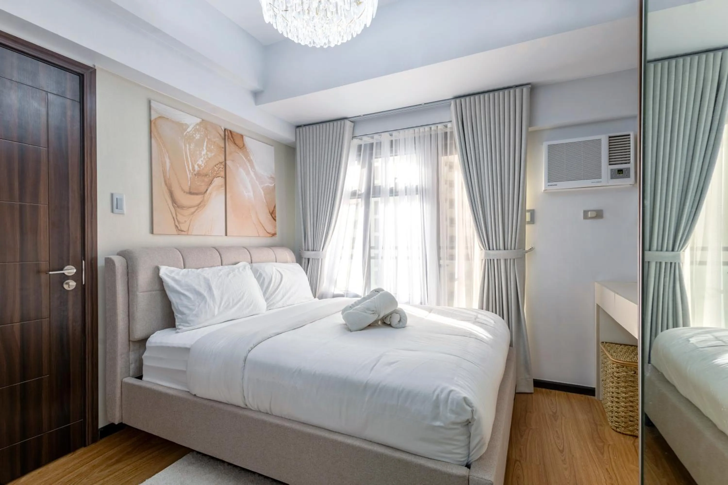 Bedroom, Bed in The Radiance Manila Bay