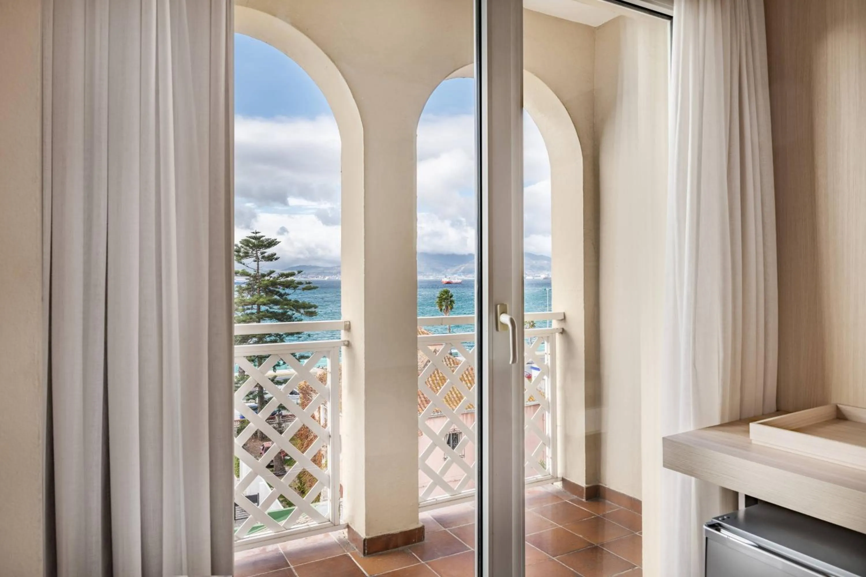 Photo of the whole room in AC Hotel La Línea by Marriott