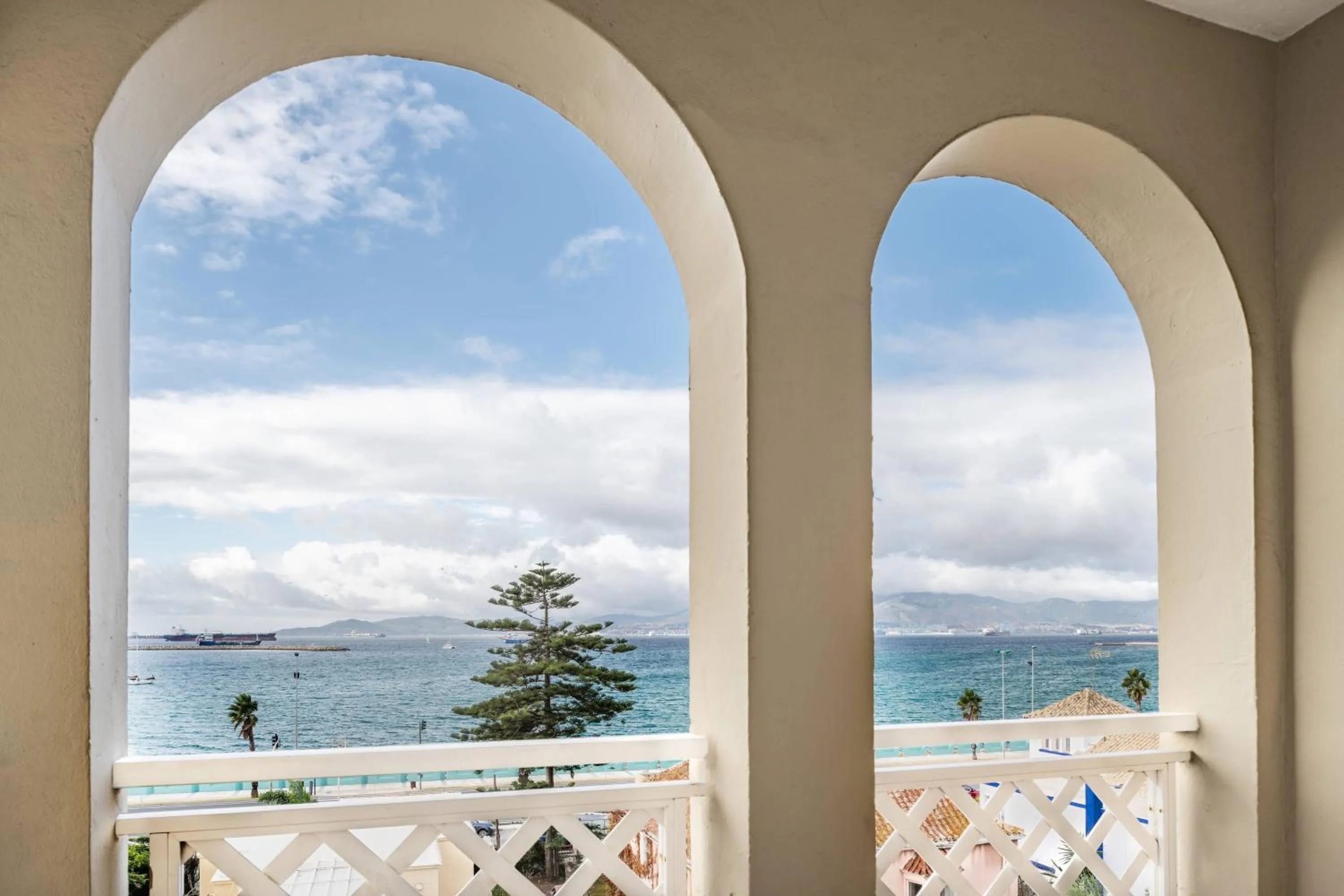 Photo of the whole room in AC Hotel La Línea by Marriott