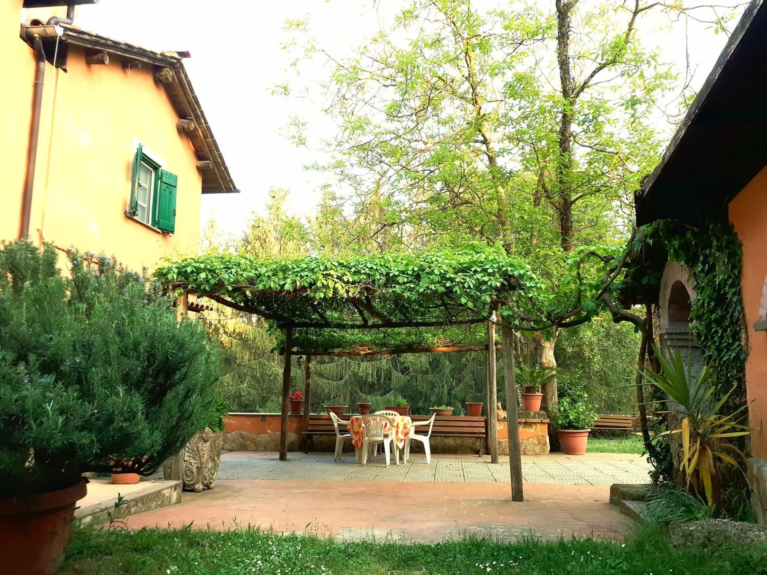 Garden view in Bed and Breakfast Monticelli