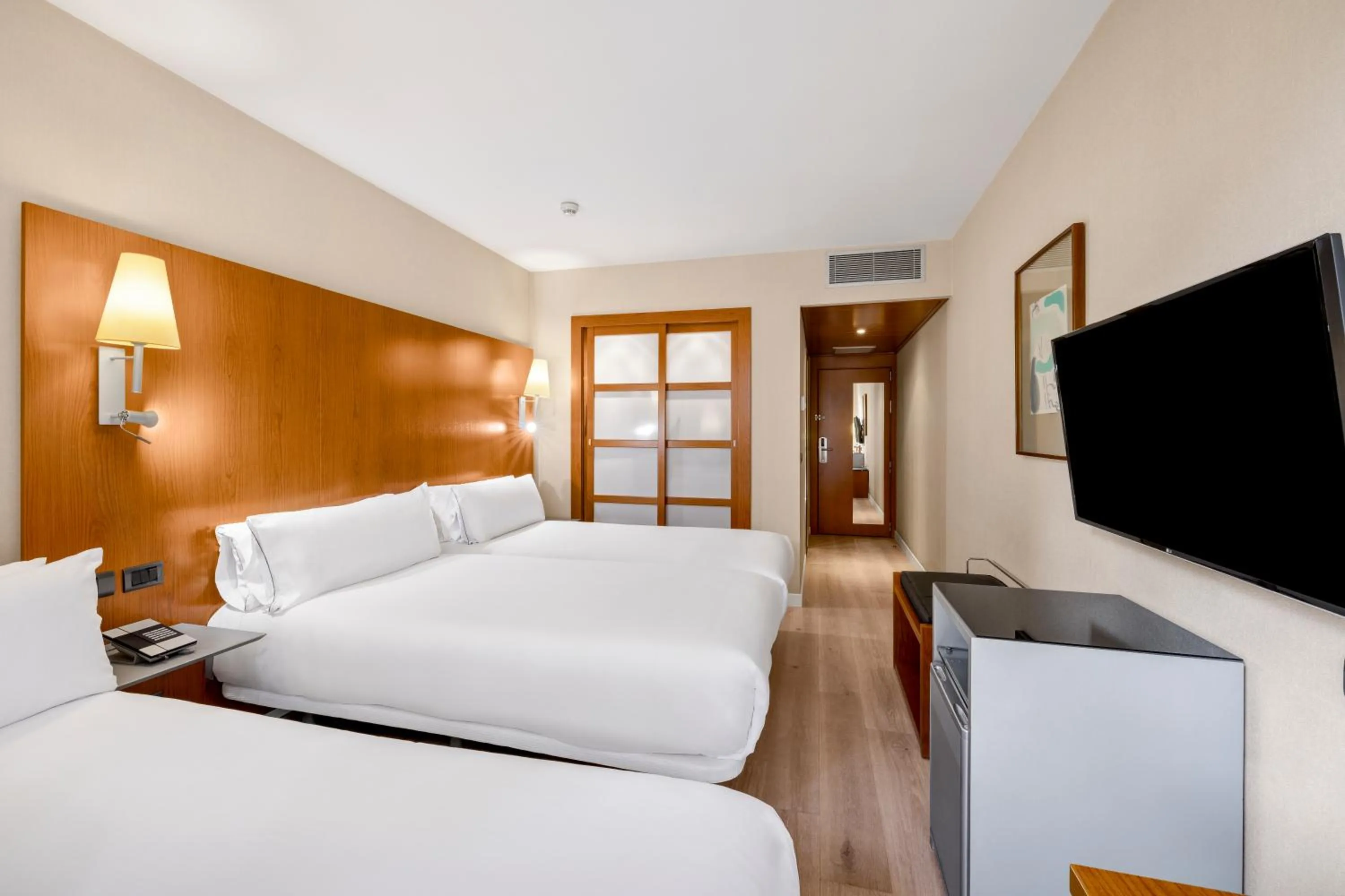 Bedroom, Bed in B&B HOTEL Zaragoza Los Enlaces Estación