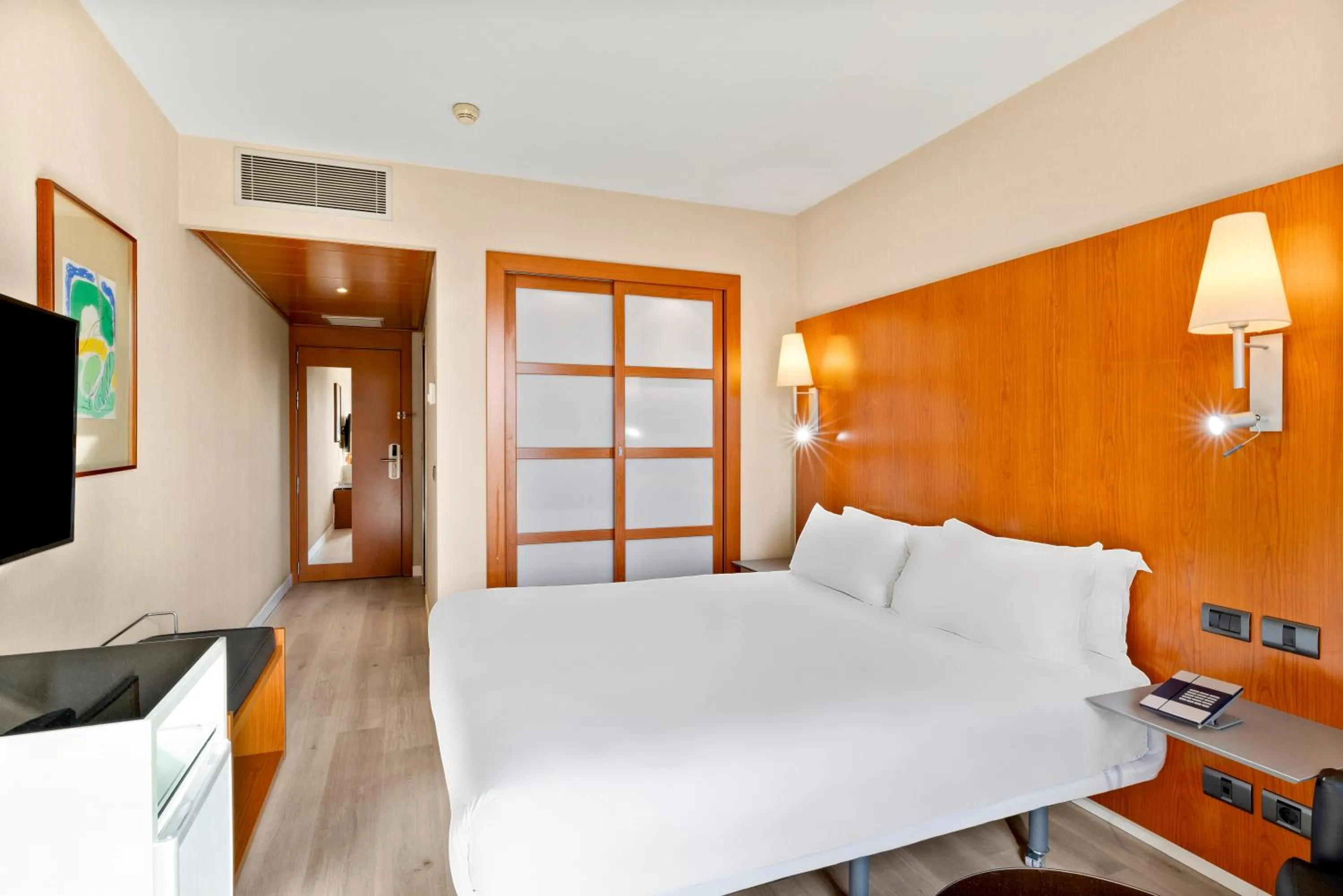 Bedroom, Bed in B&B HOTEL Zaragoza Los Enlaces Estación