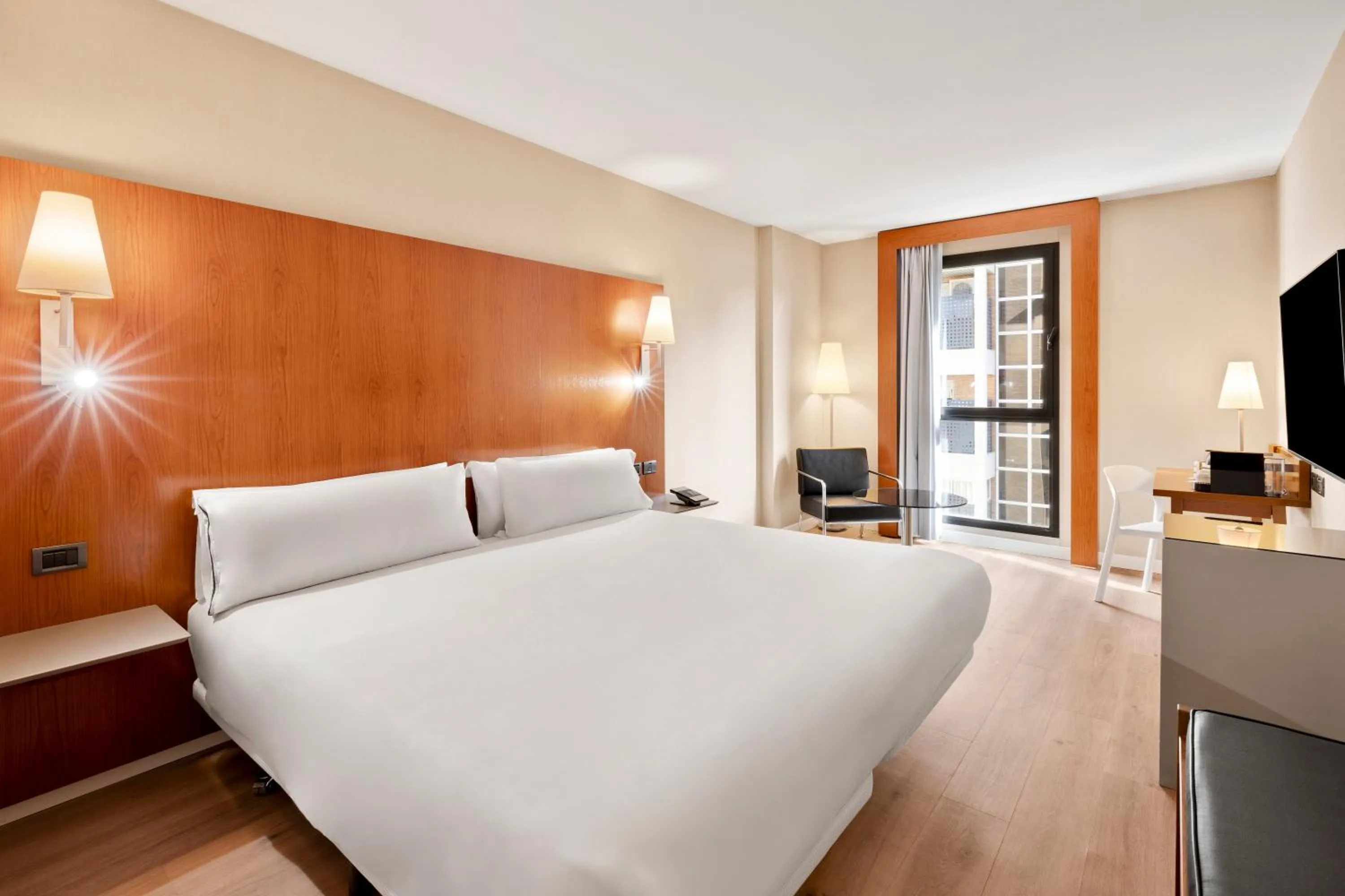 Bedroom, Bed in B&B HOTEL Zaragoza Los Enlaces Estación