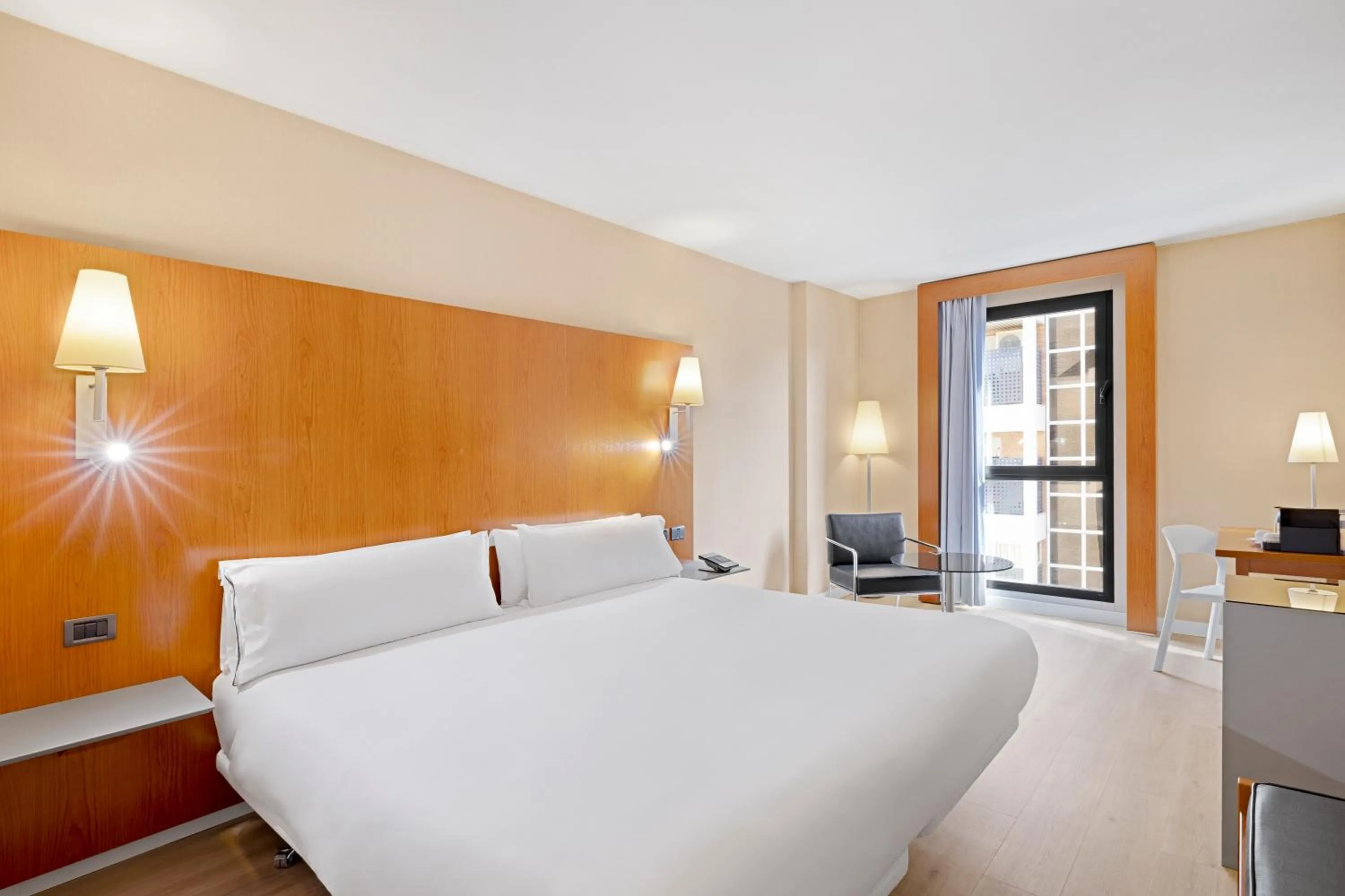 Bedroom, Bed in B&B HOTEL Zaragoza Los Enlaces Estación