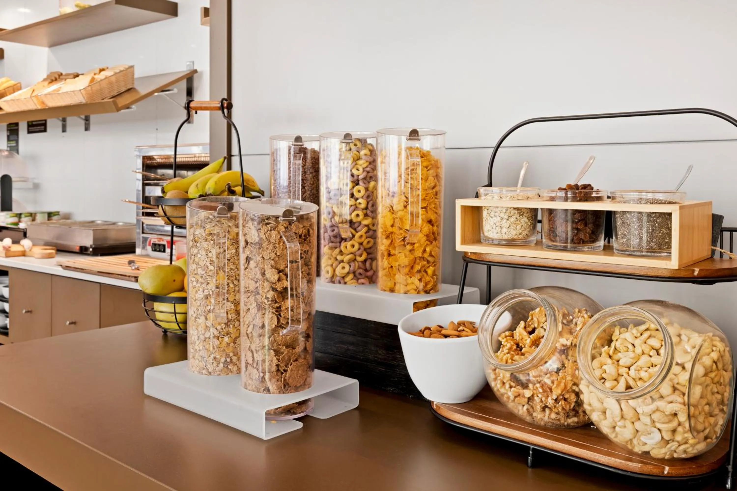 Buffet breakfast in B&B HOTEL Zaragoza Los Enlaces Estación