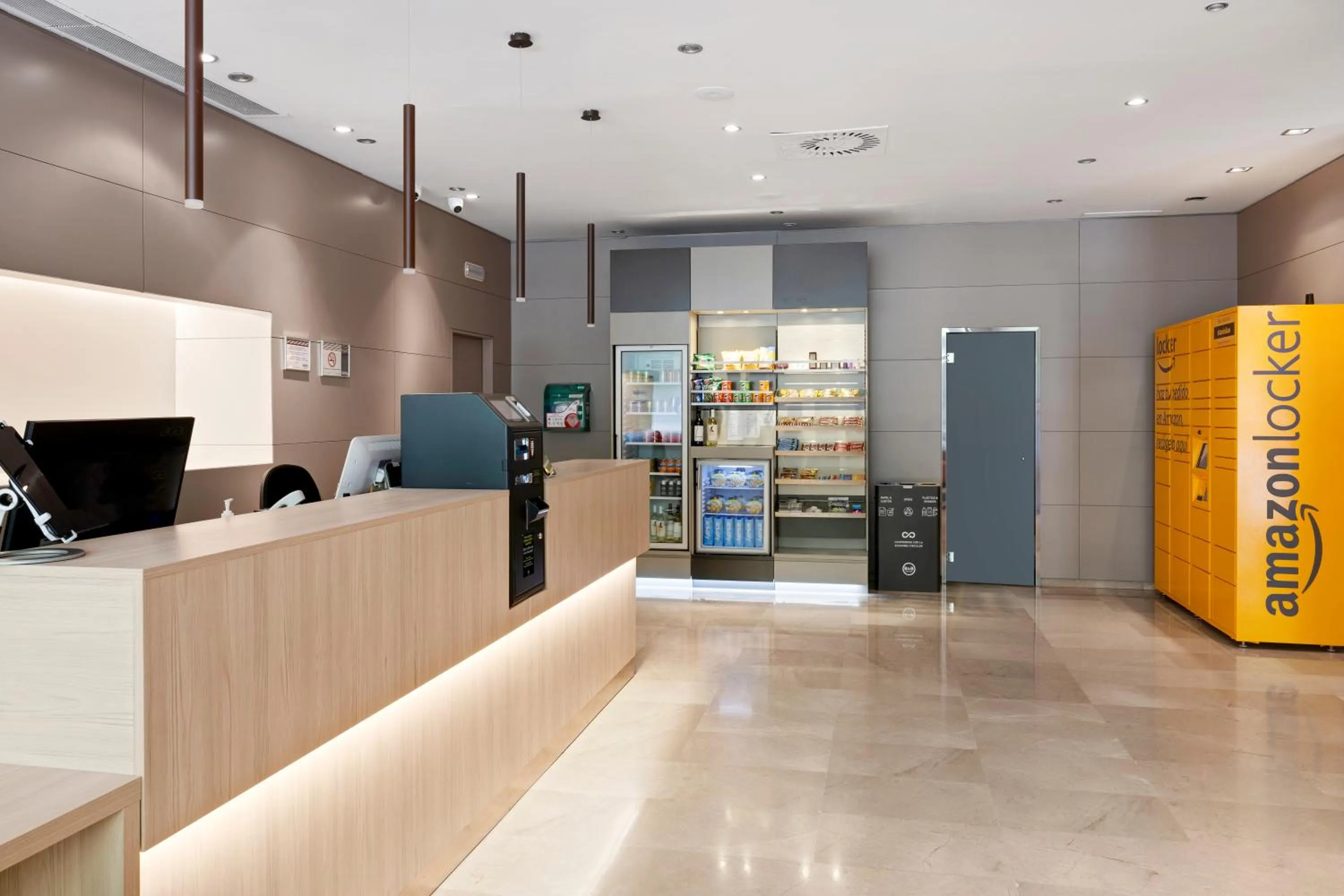 Lobby or reception in B&B HOTEL Zaragoza Los Enlaces Estación