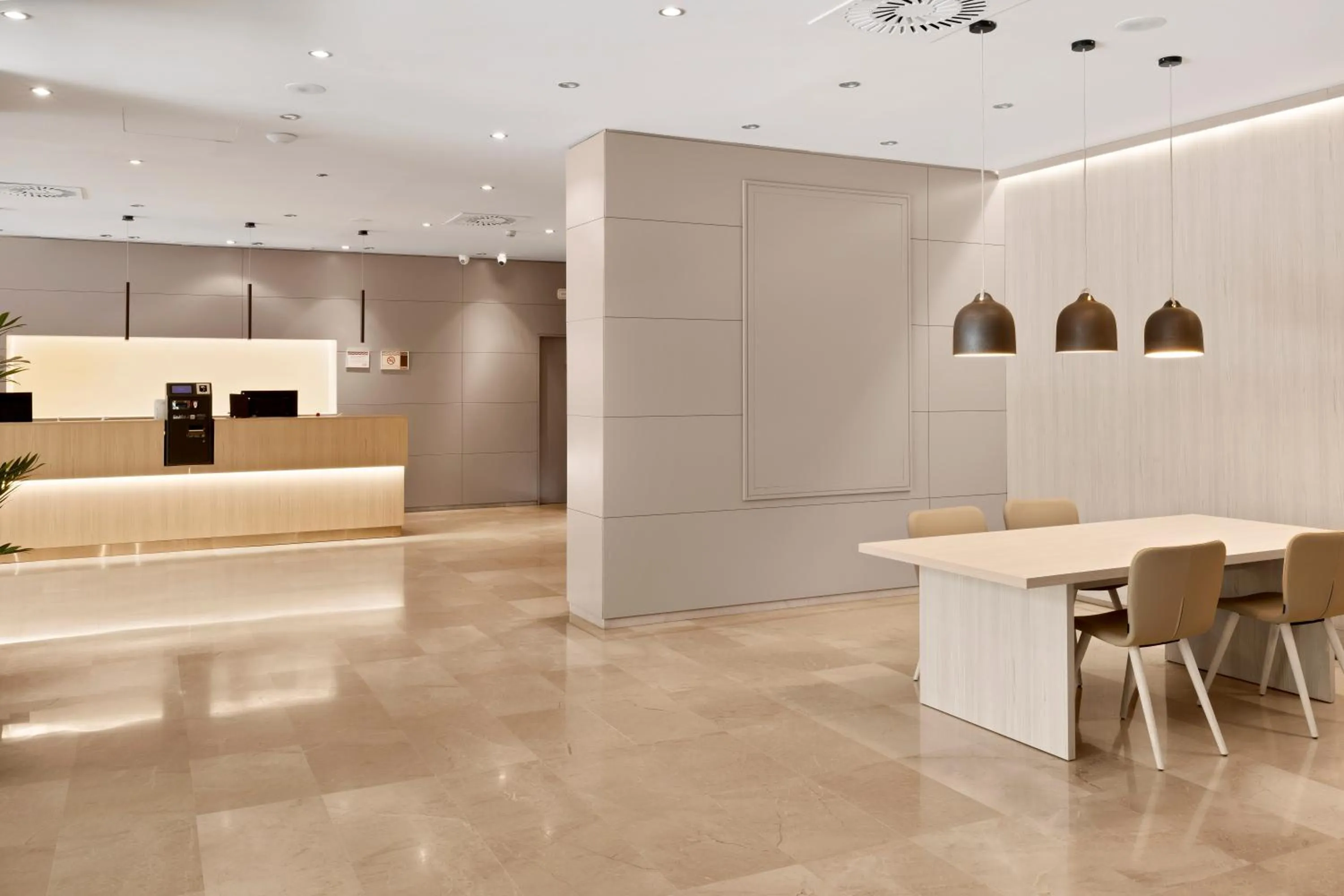 Lobby or reception in B&B HOTEL Zaragoza Los Enlaces Estación