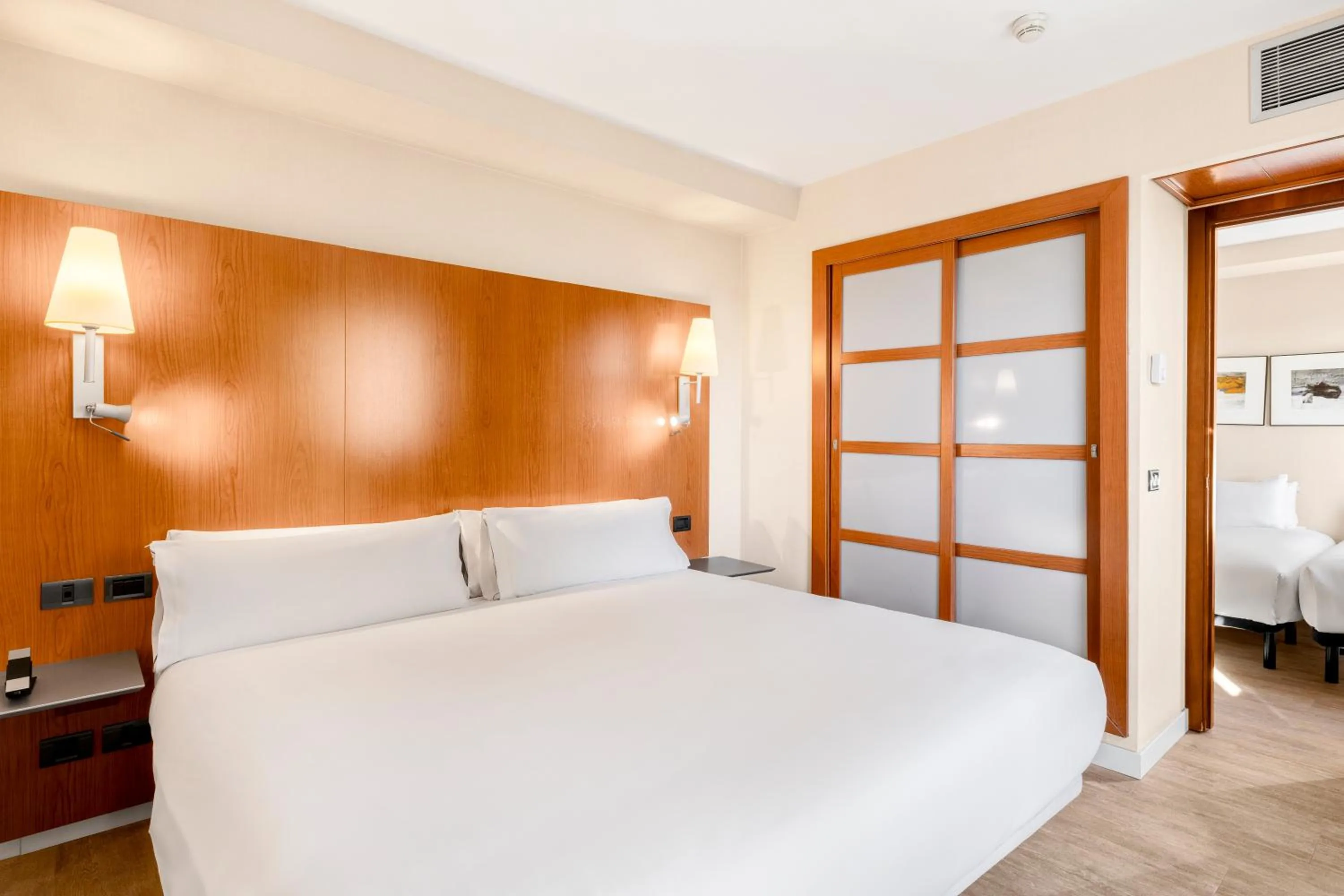 Bedroom, Bed in B&B HOTEL Zaragoza Los Enlaces Estación