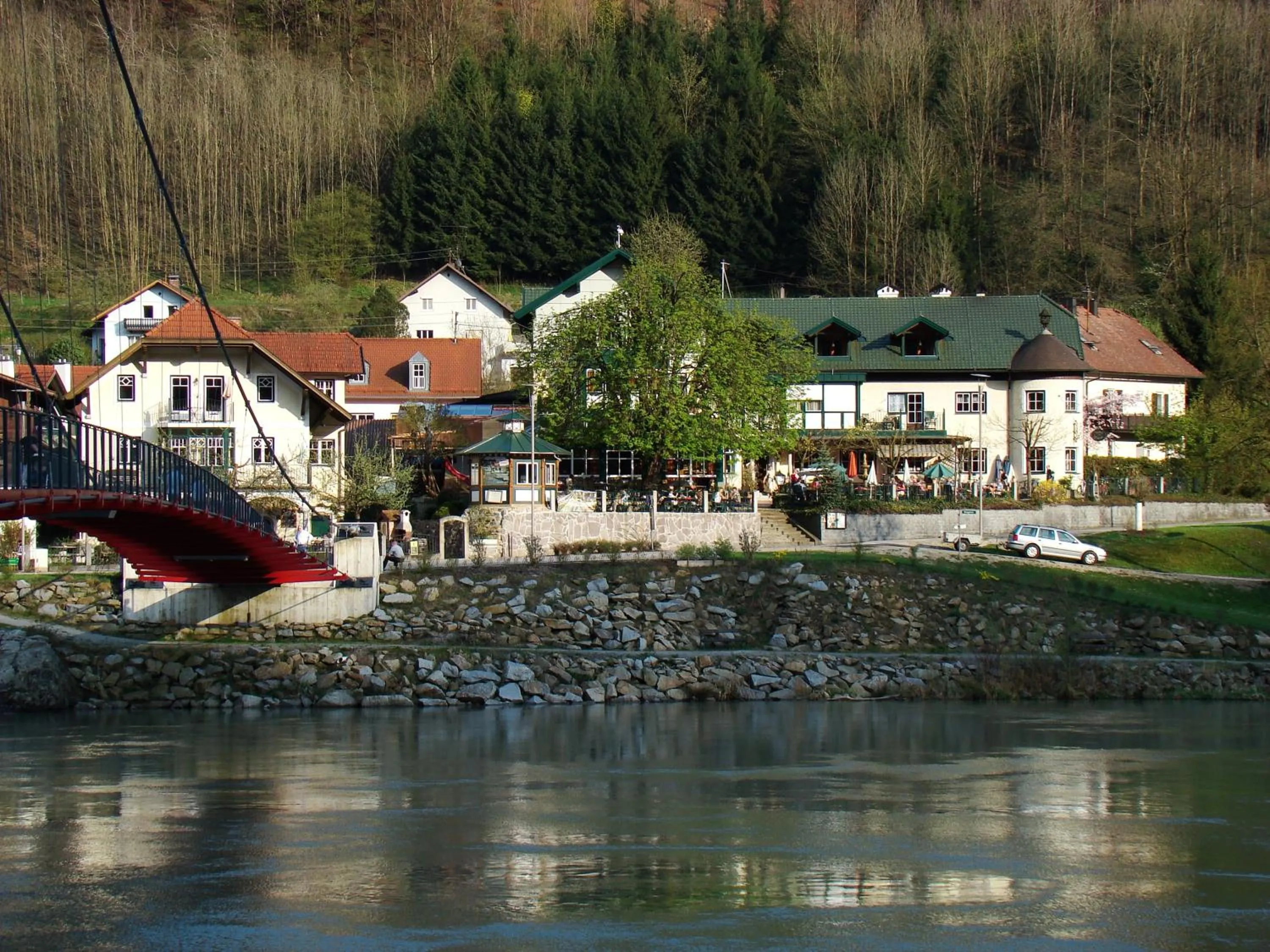 Area and facilities in Mosthäusl