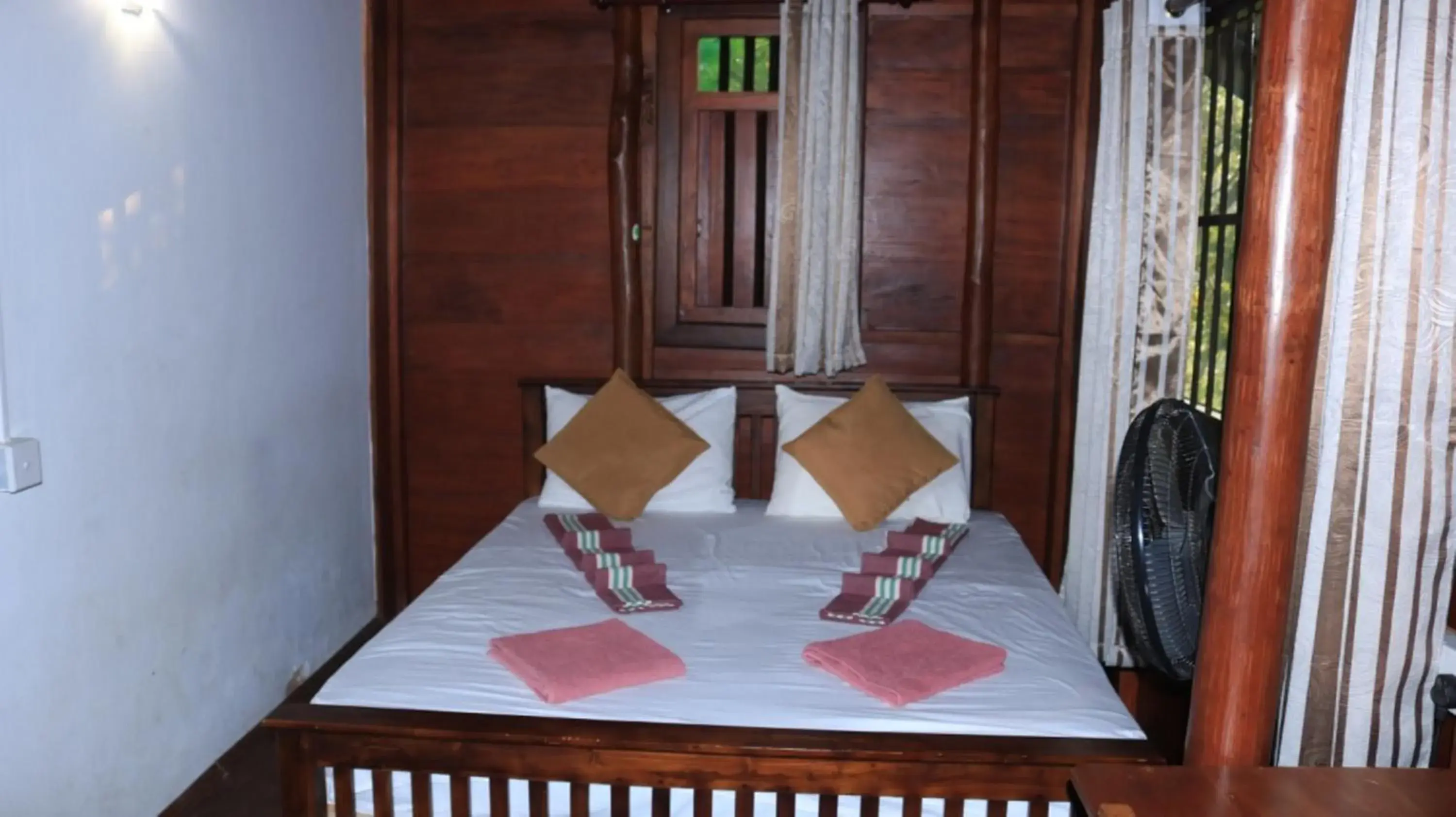 Deluxe Double Room in Birds Paradise Hotel Deluxe Double Room in Birds Paradise Hotel