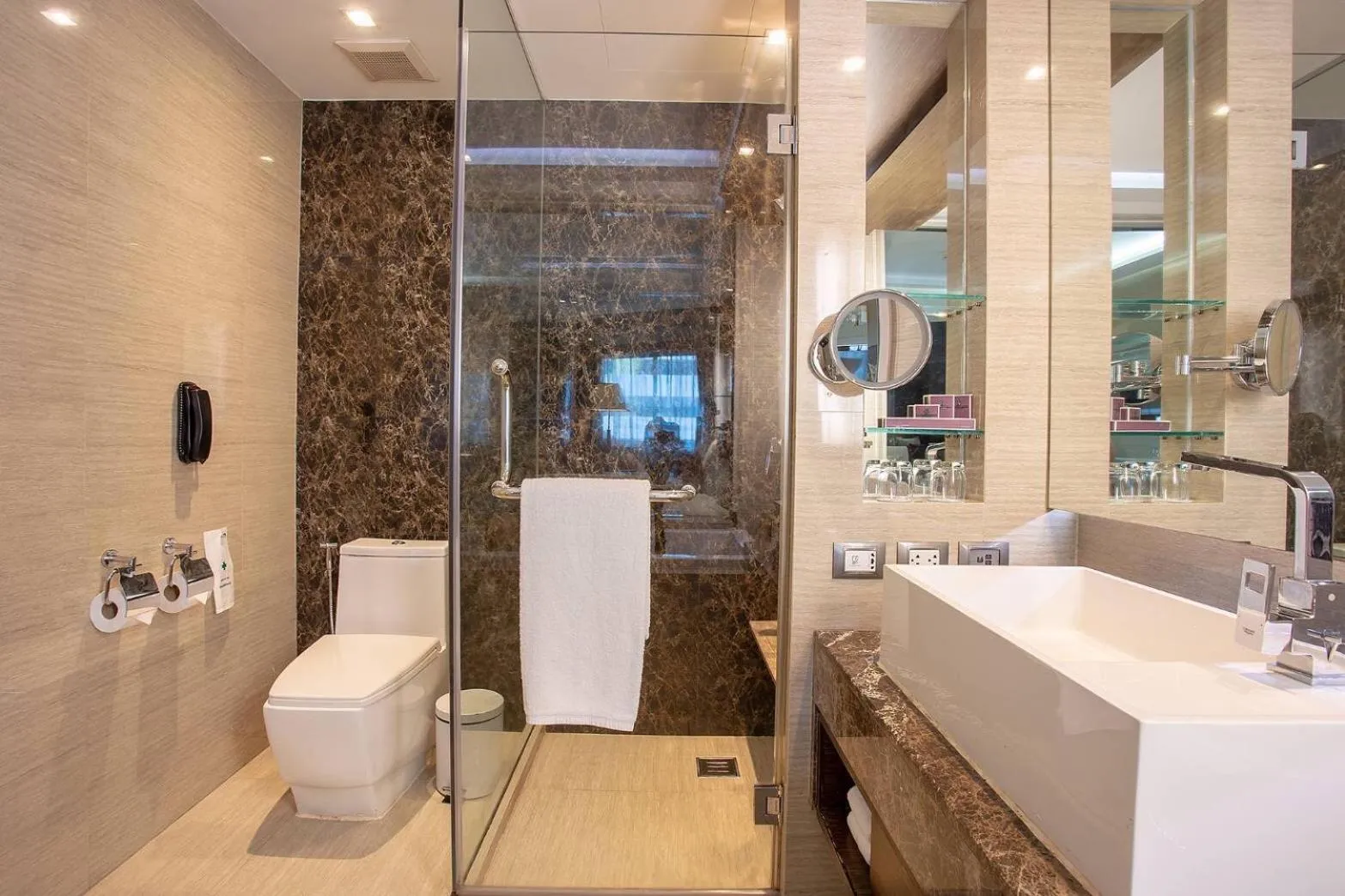 Graceland Bangkok by Grace Hotel - SHA Extra Plus