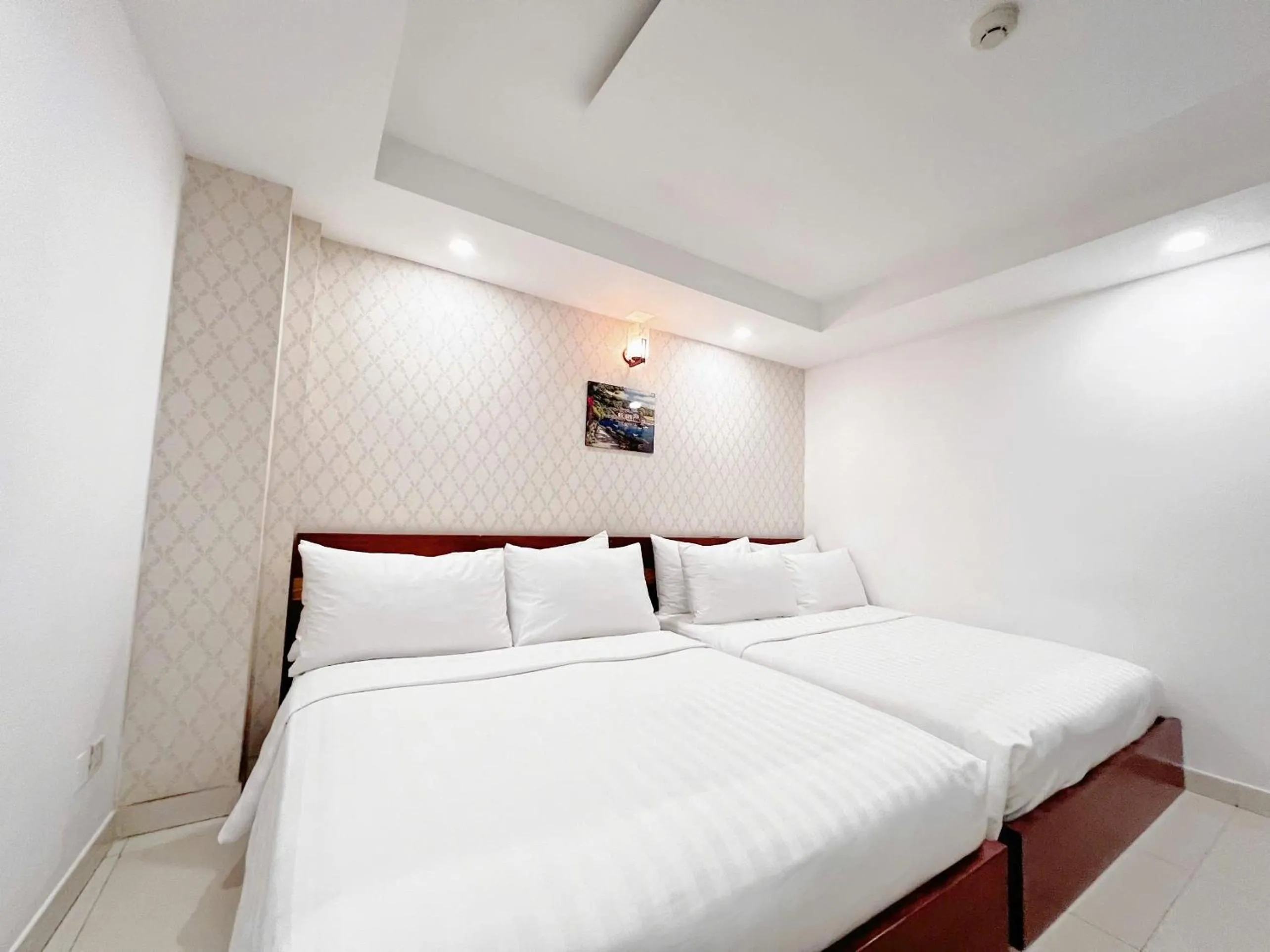 Bedroom, Bed in SaiGon Europe Hotel