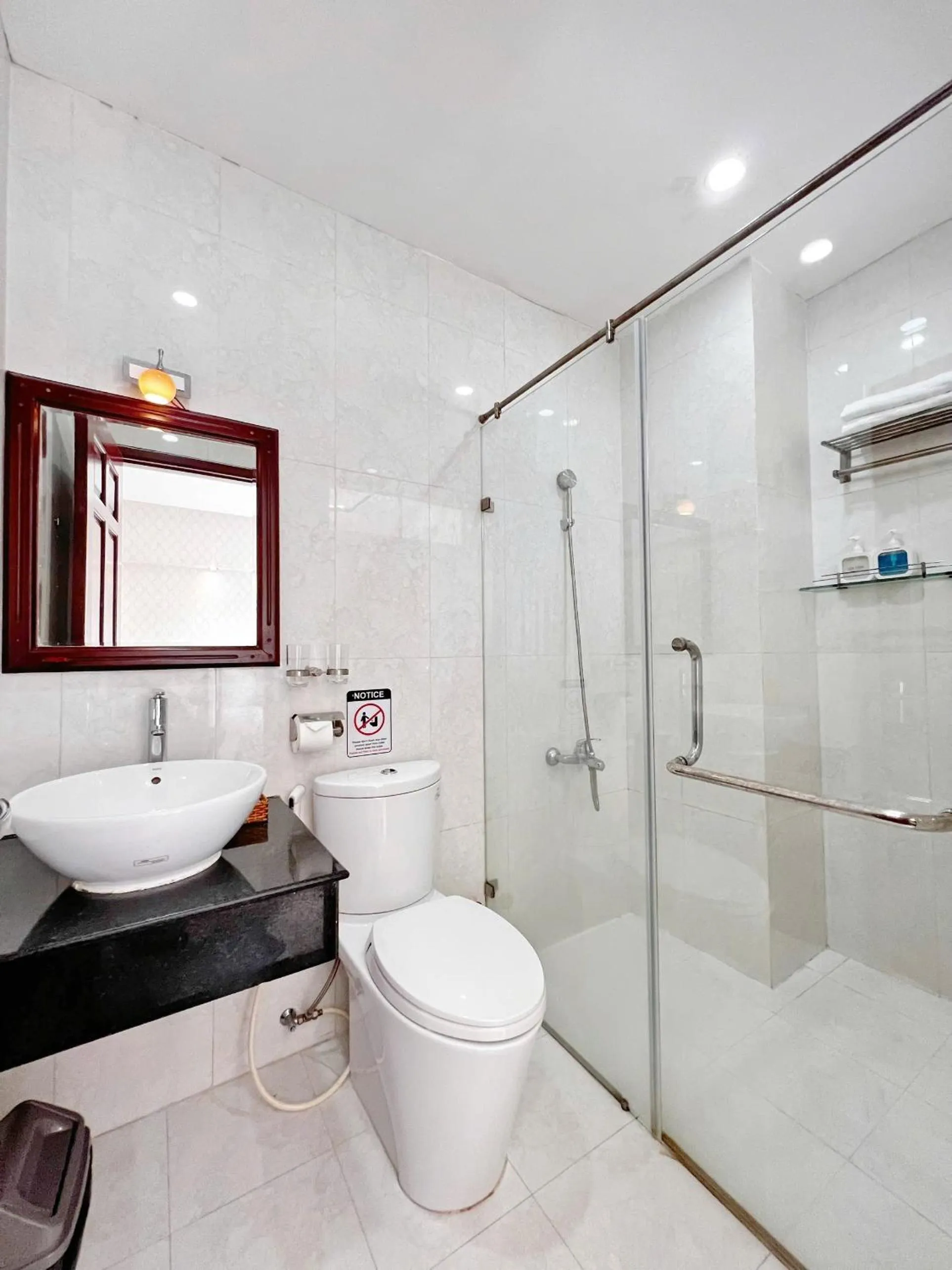 Bathroom in SaiGon Europe Hotel