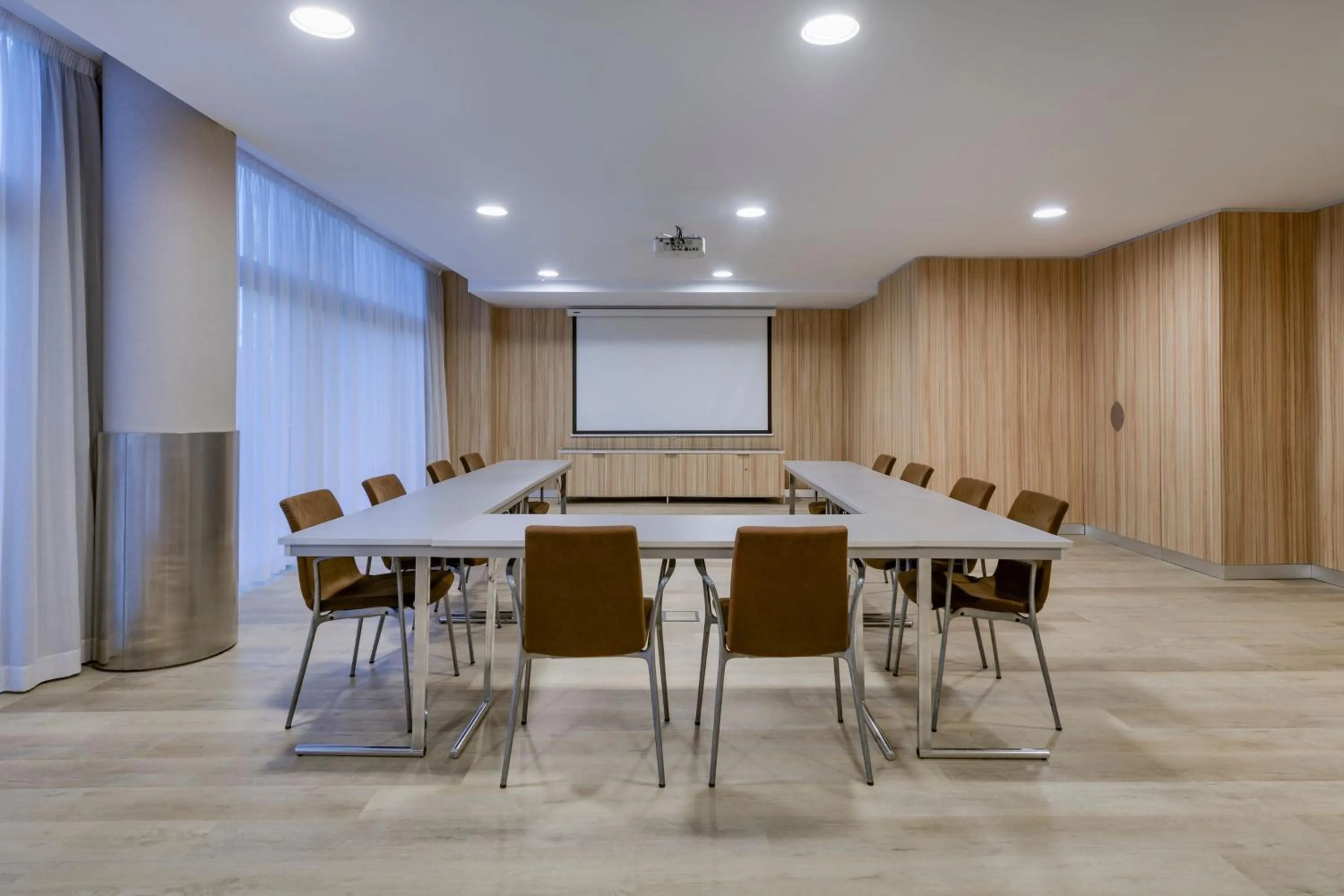 Meeting/conference room in AC Hotel Som by Marriott