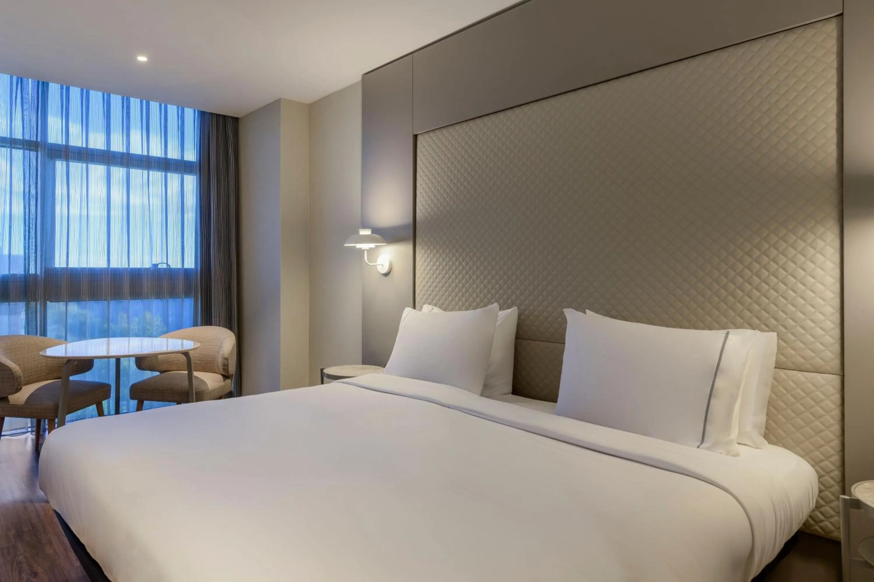 Photo of the whole room, Bed in AC Hotel Som by Marriott