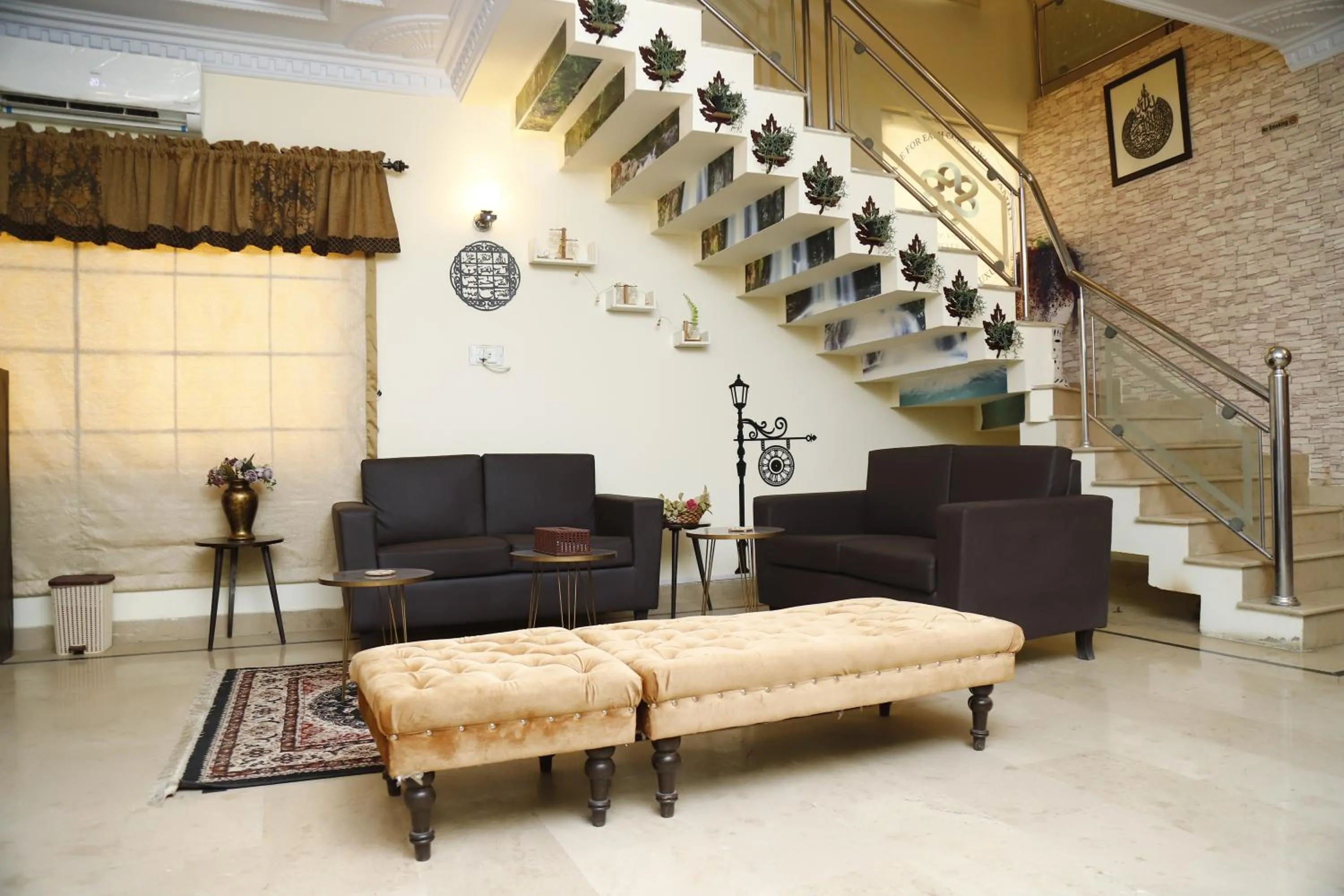 Lobby or reception in Waypoint Hotel