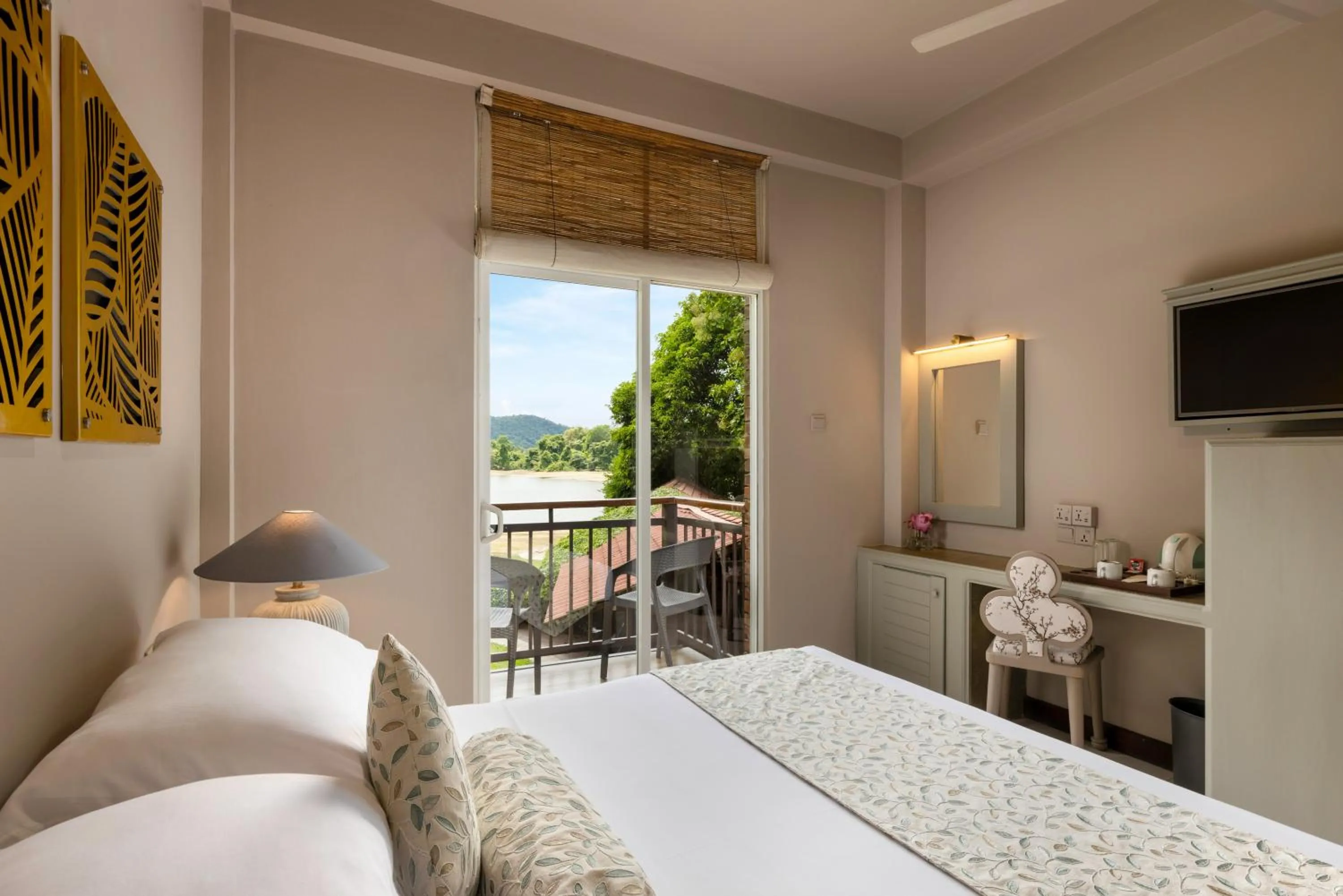 Bed in Mapakada Village - Mahiyanganaya