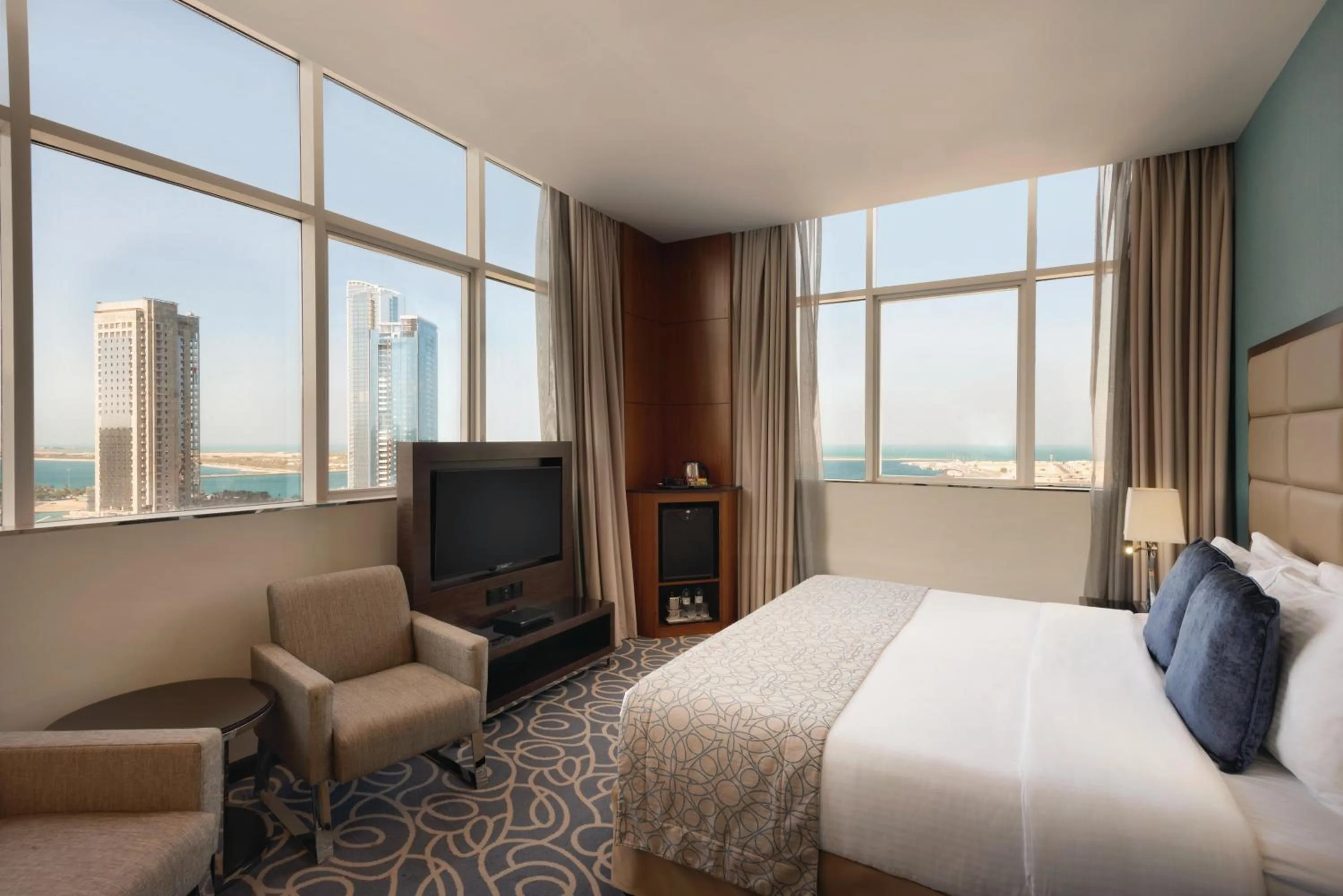 Bedroom, Bed in Ramada Abu Dhabi Corniche