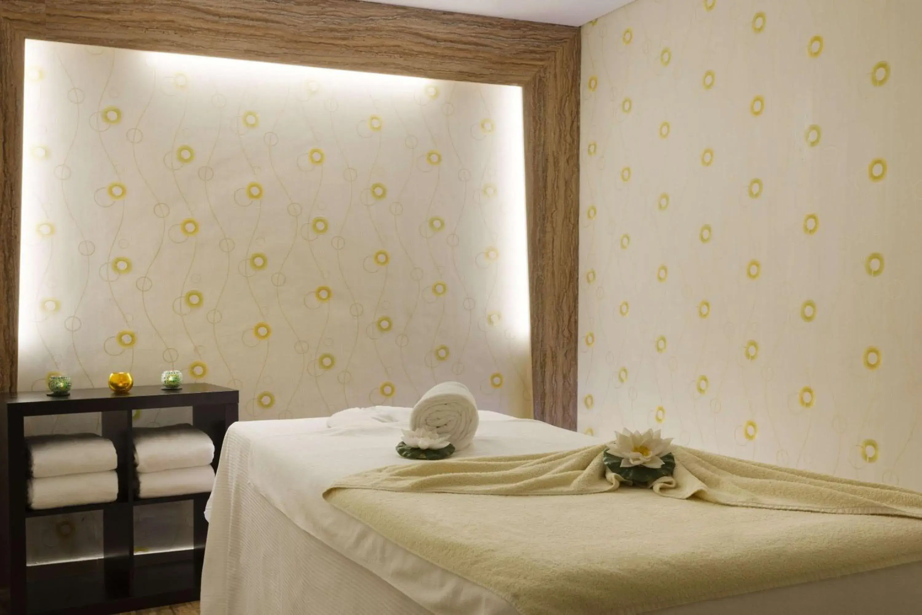 Spa and wellness centre/facilities, Bed in Ramada Abu Dhabi Corniche Spa and wellness centre/facilities, Bed in Ramada Abu Dhabi Corniche