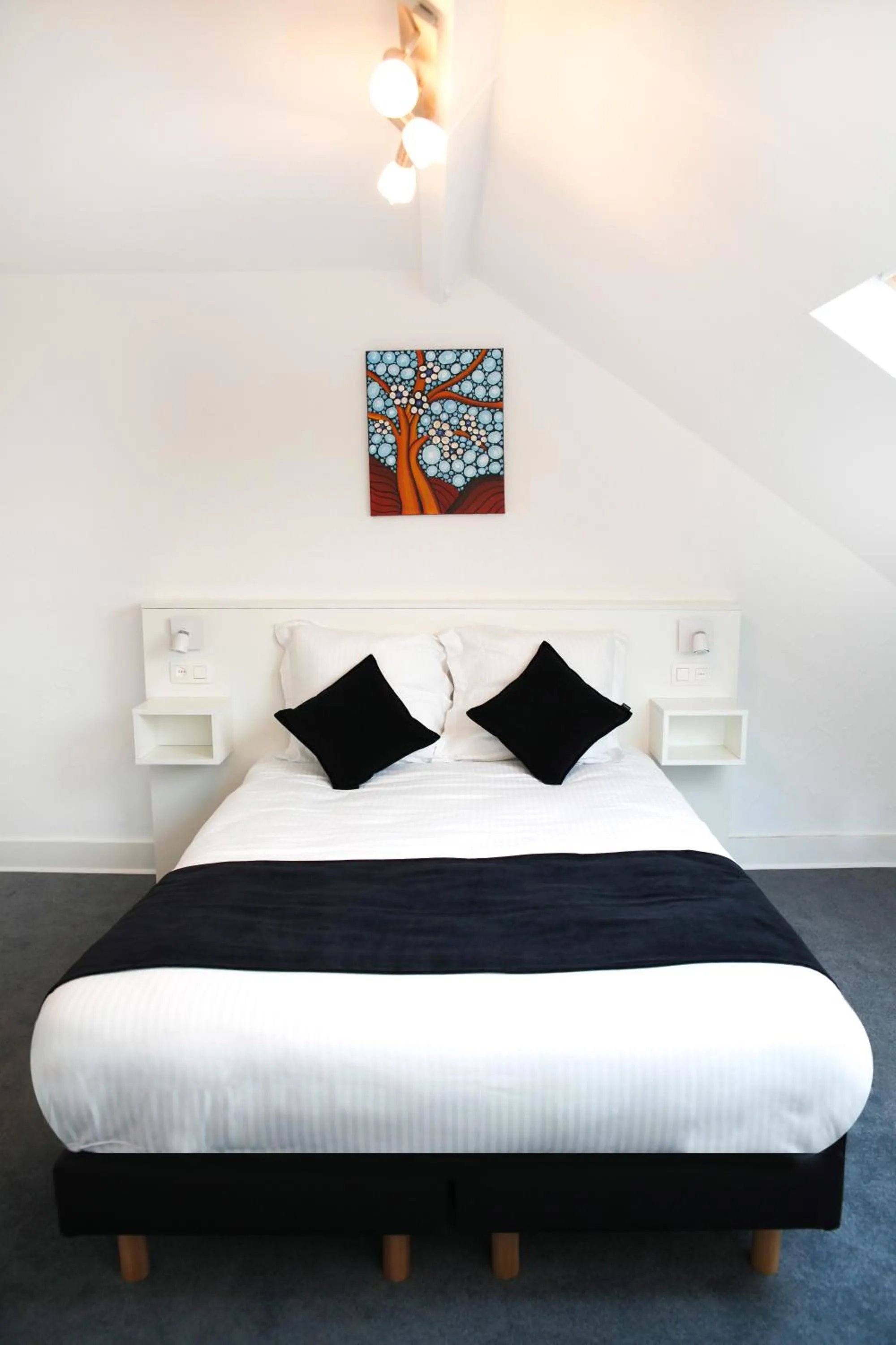 Bed in Hotel Satellite