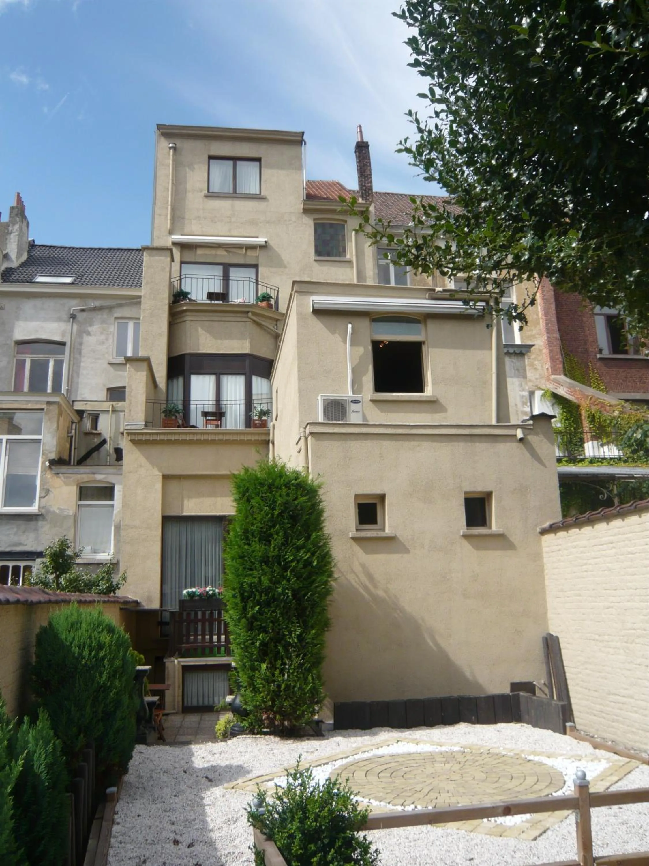 Facade/entrance in Hotel Satellite